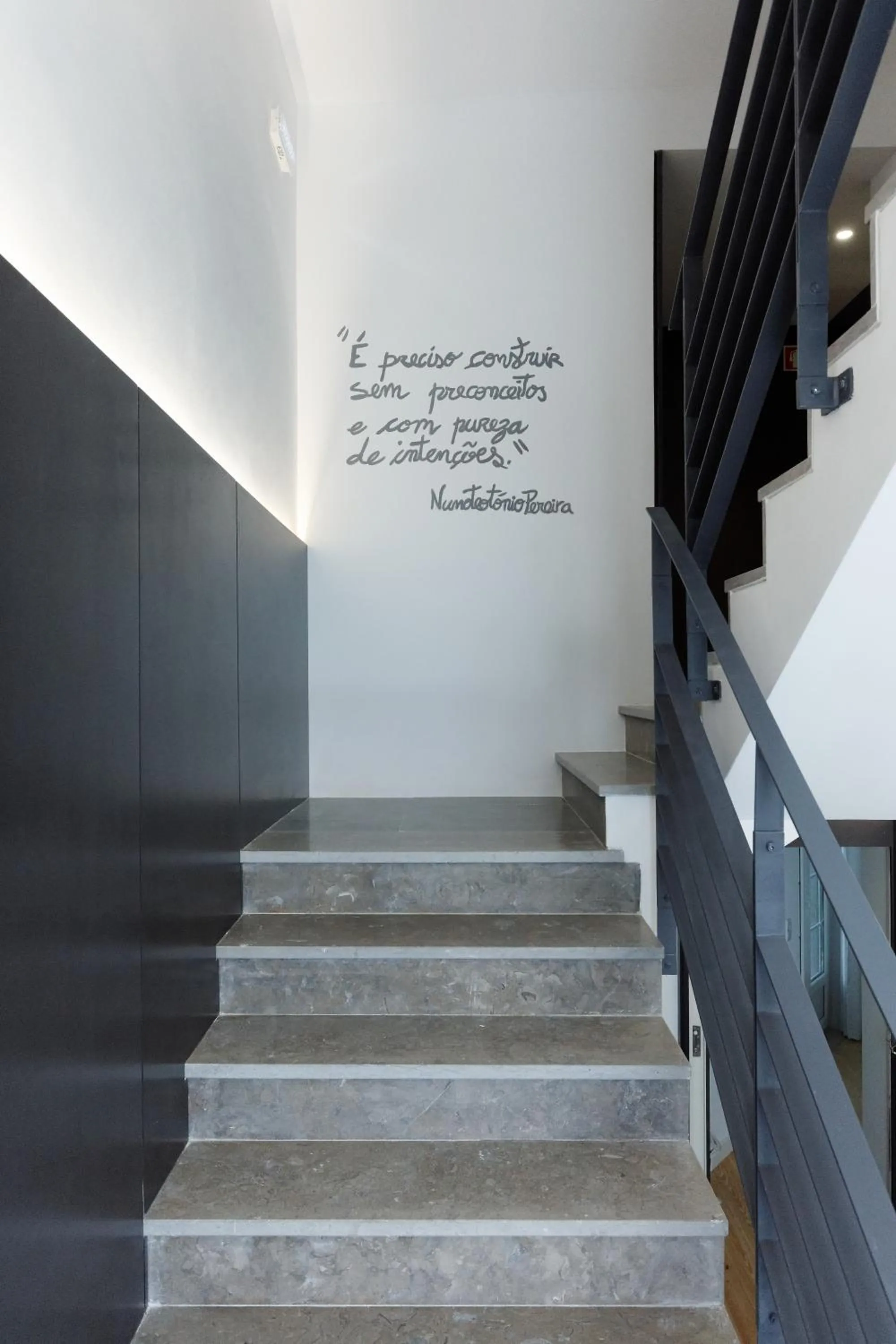 Facade/entrance in City Stays Alegria Apartments