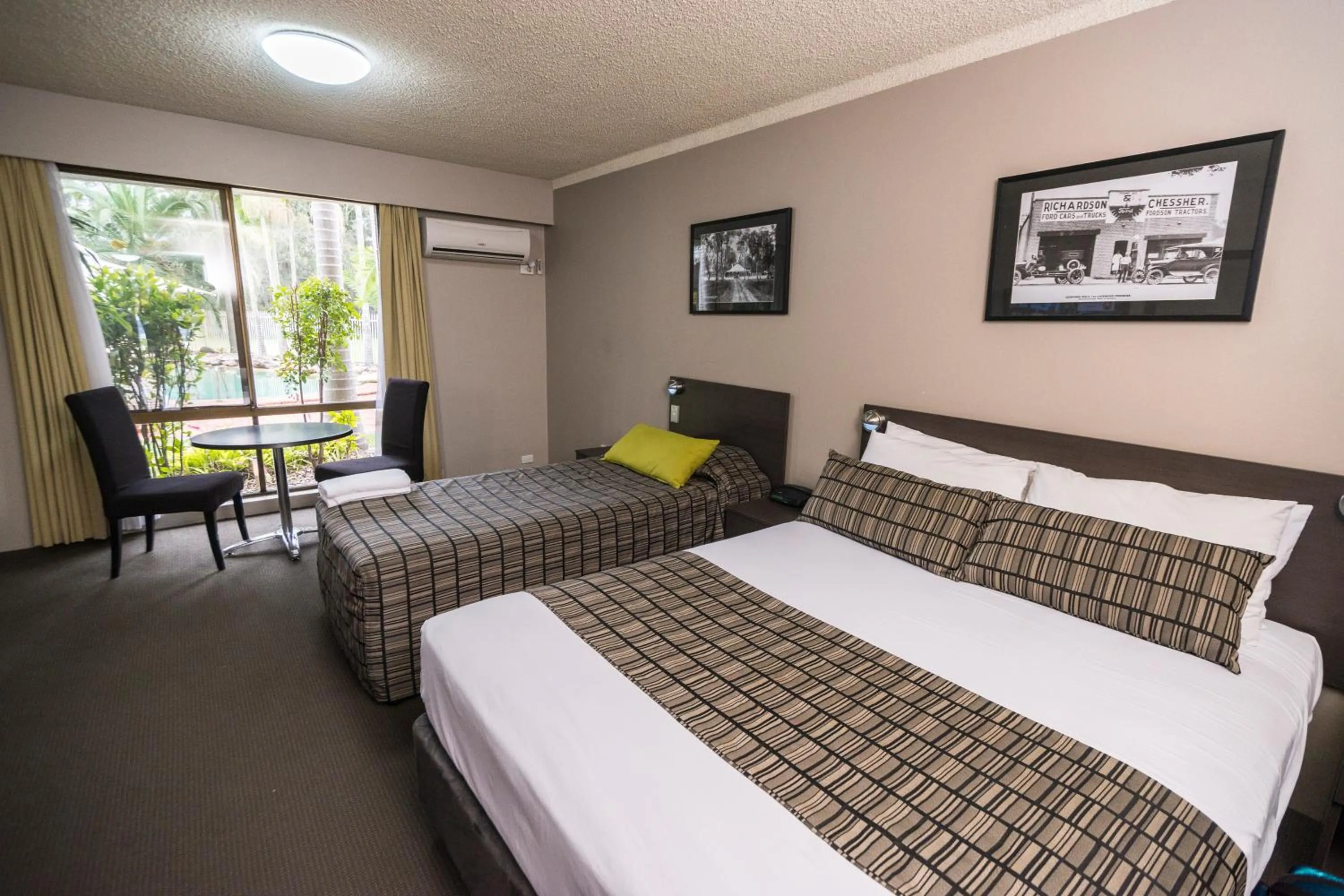 Photo of the whole room, Bed in The Galaxy Motel