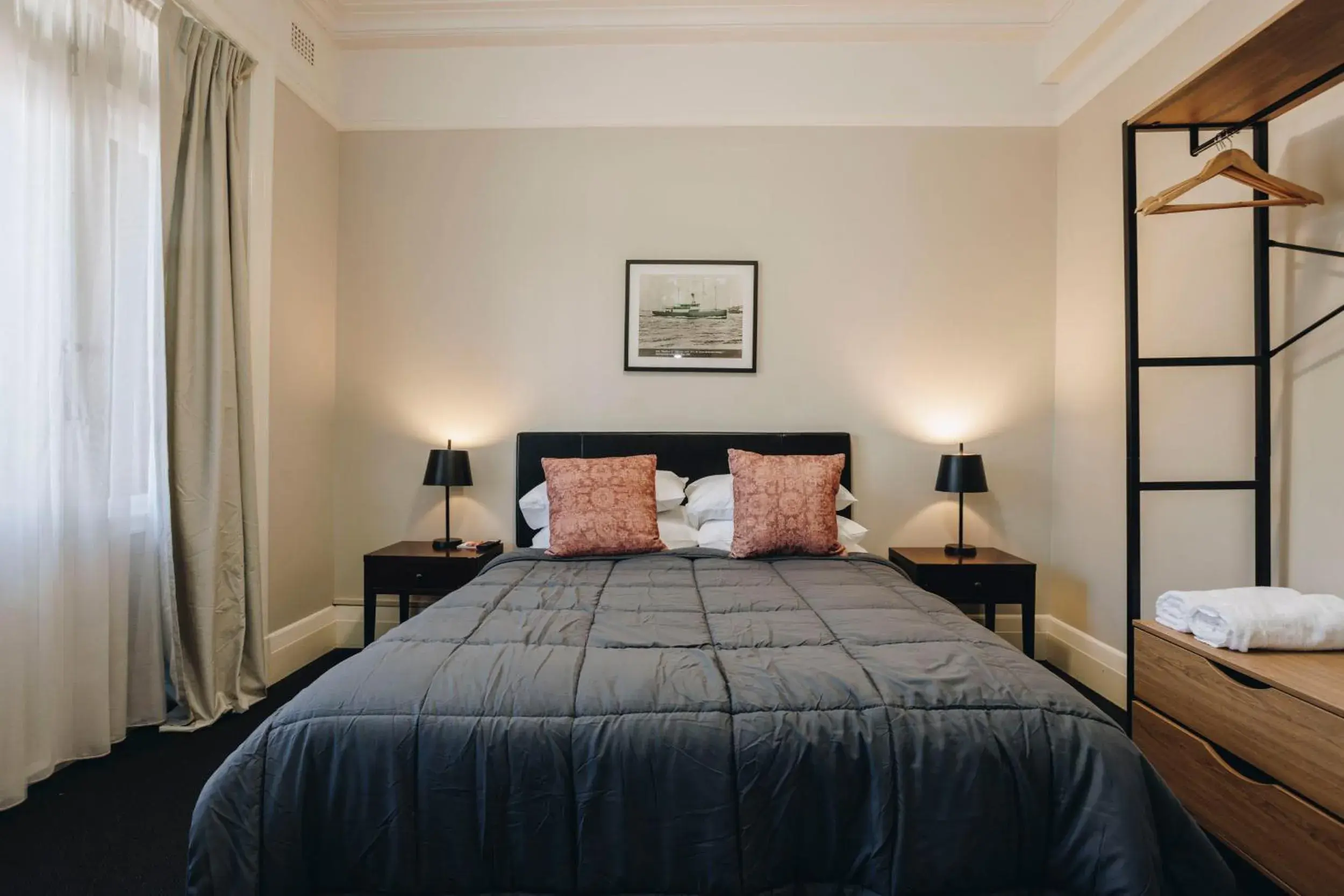 Bedroom, Bed in Hotel Gosford Bedroom, Bed in Hotel Gosford