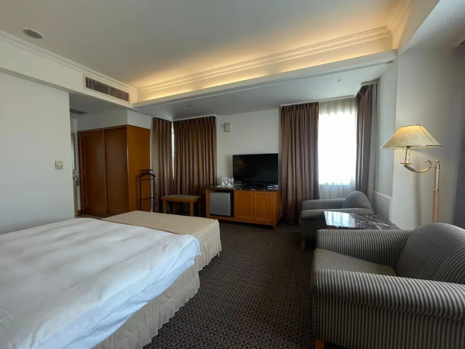 Photo of the whole room, Bed in Chuto Plaza Hotel Photo of the whole room, Bed in Chuto Plaza Hotel