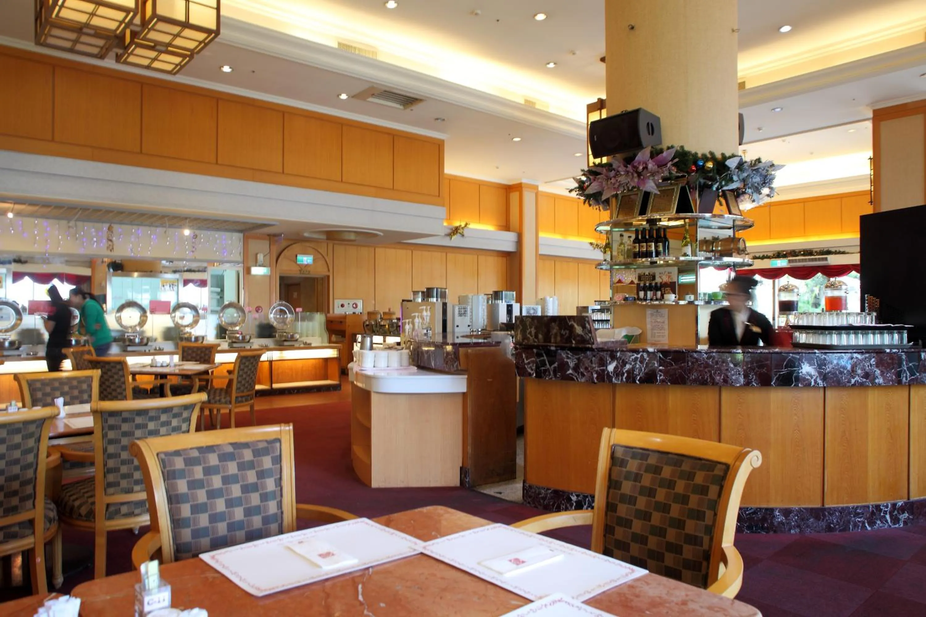 Restaurant/places to eat in Chuto Plaza Hotel