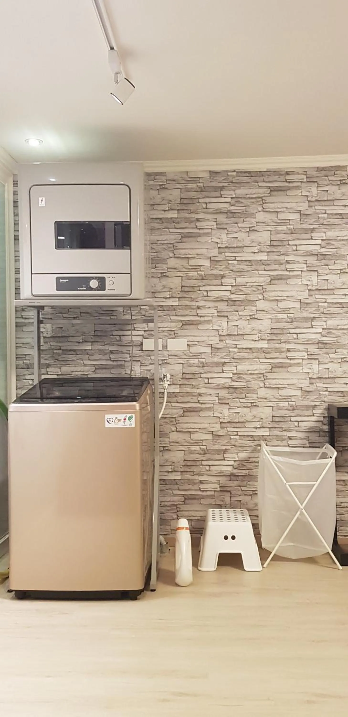 Area and facilities in MRT Hotel