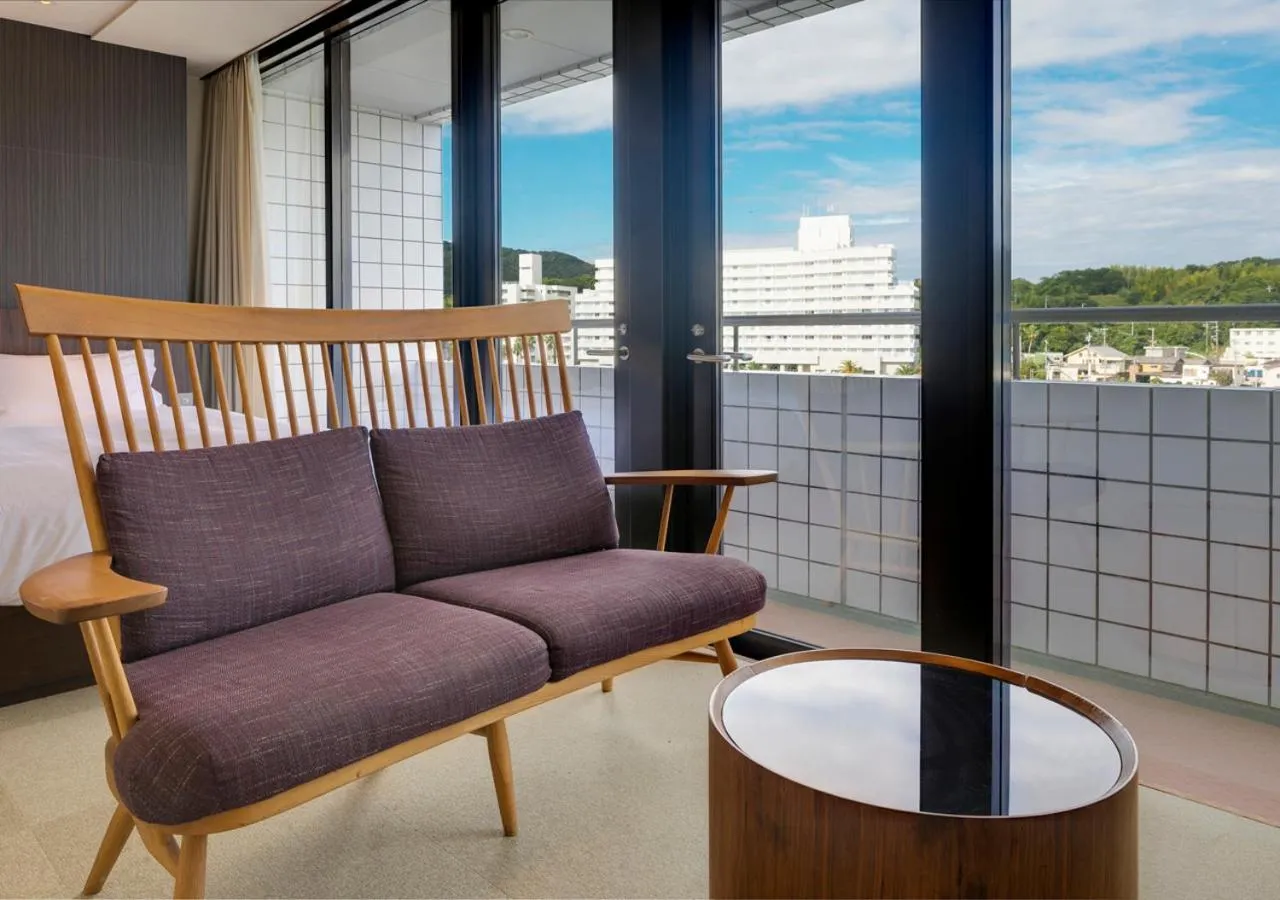 Photo of the whole room in Shimahana