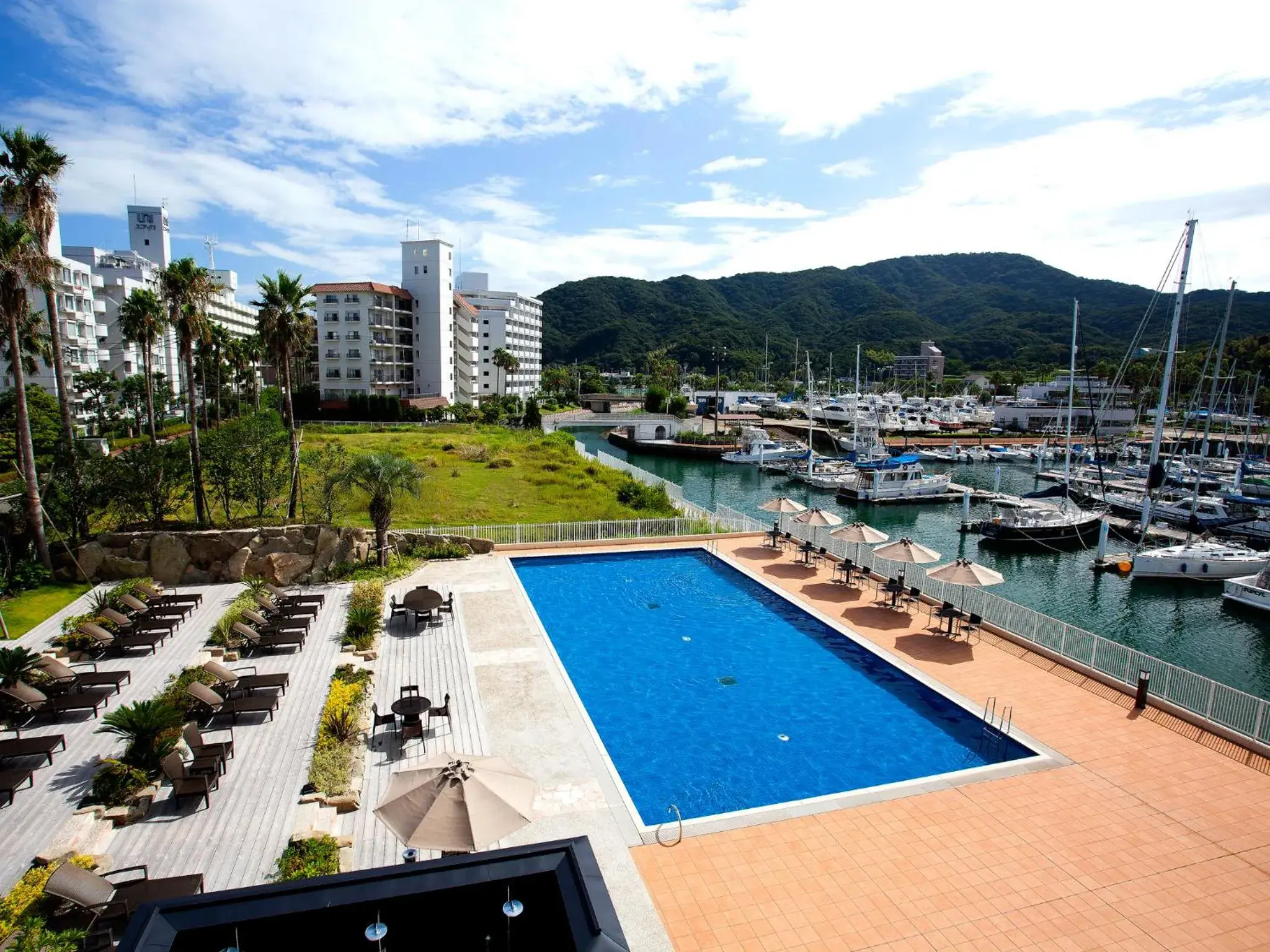 Swimming pool in Shimahana Swimming pool in Shimahana