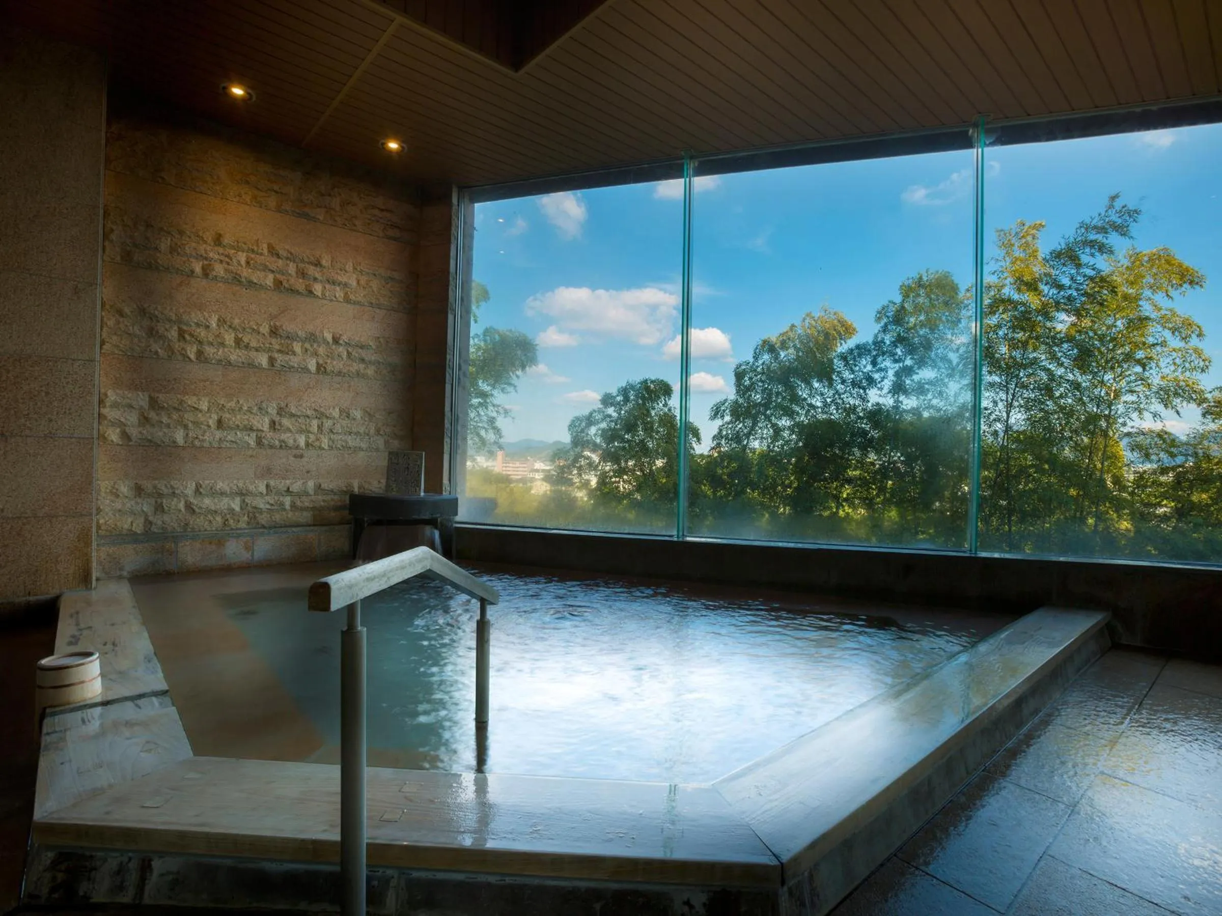 Hot Spring Bath in Kotohira Kadan