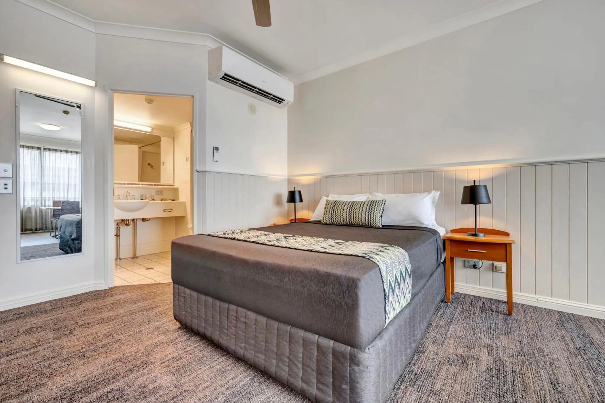 Bed in City Oasis Inn Townsville, SureStay Collection by BW