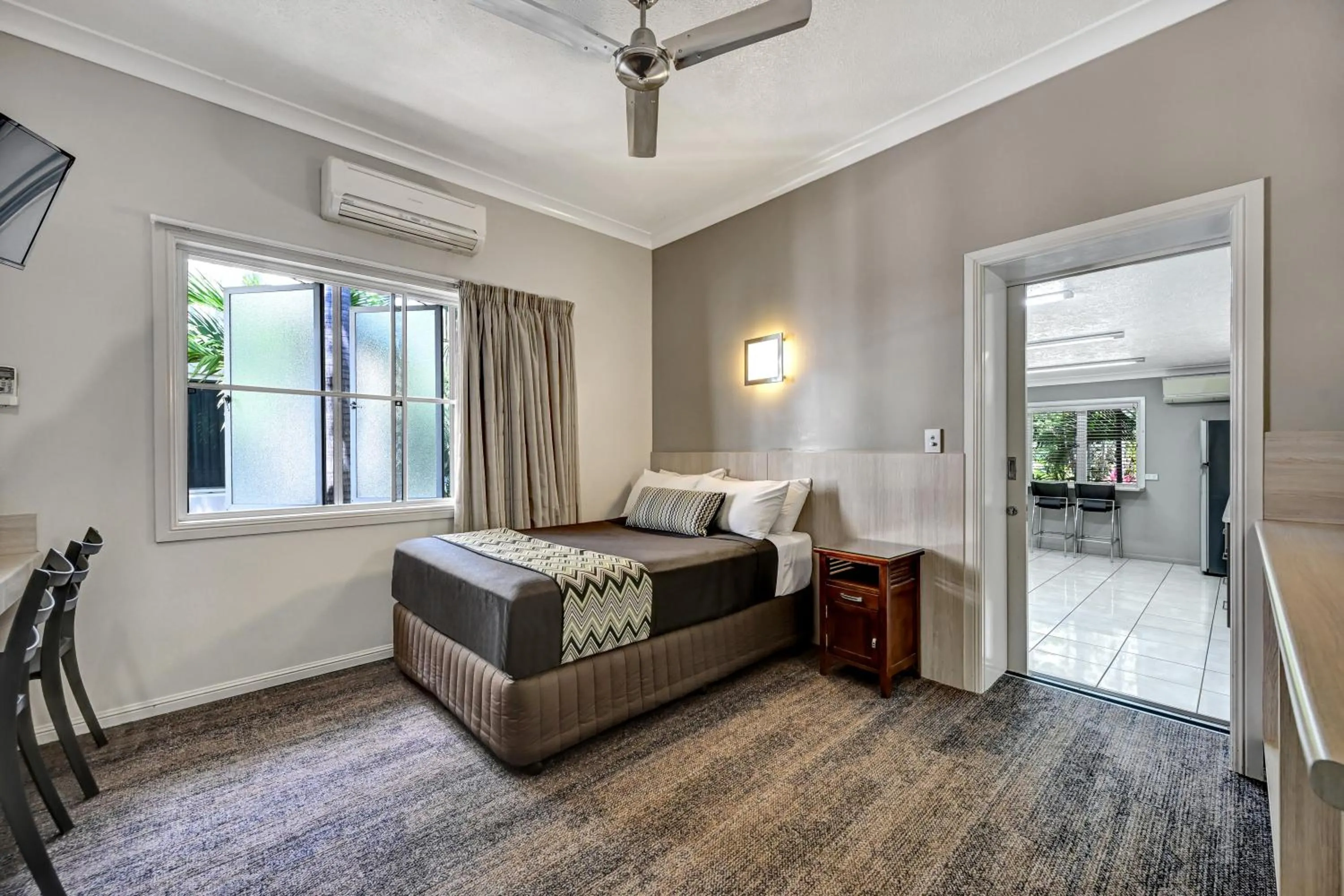 Bed in City Oasis Inn Townsville, SureStay Collection by BW