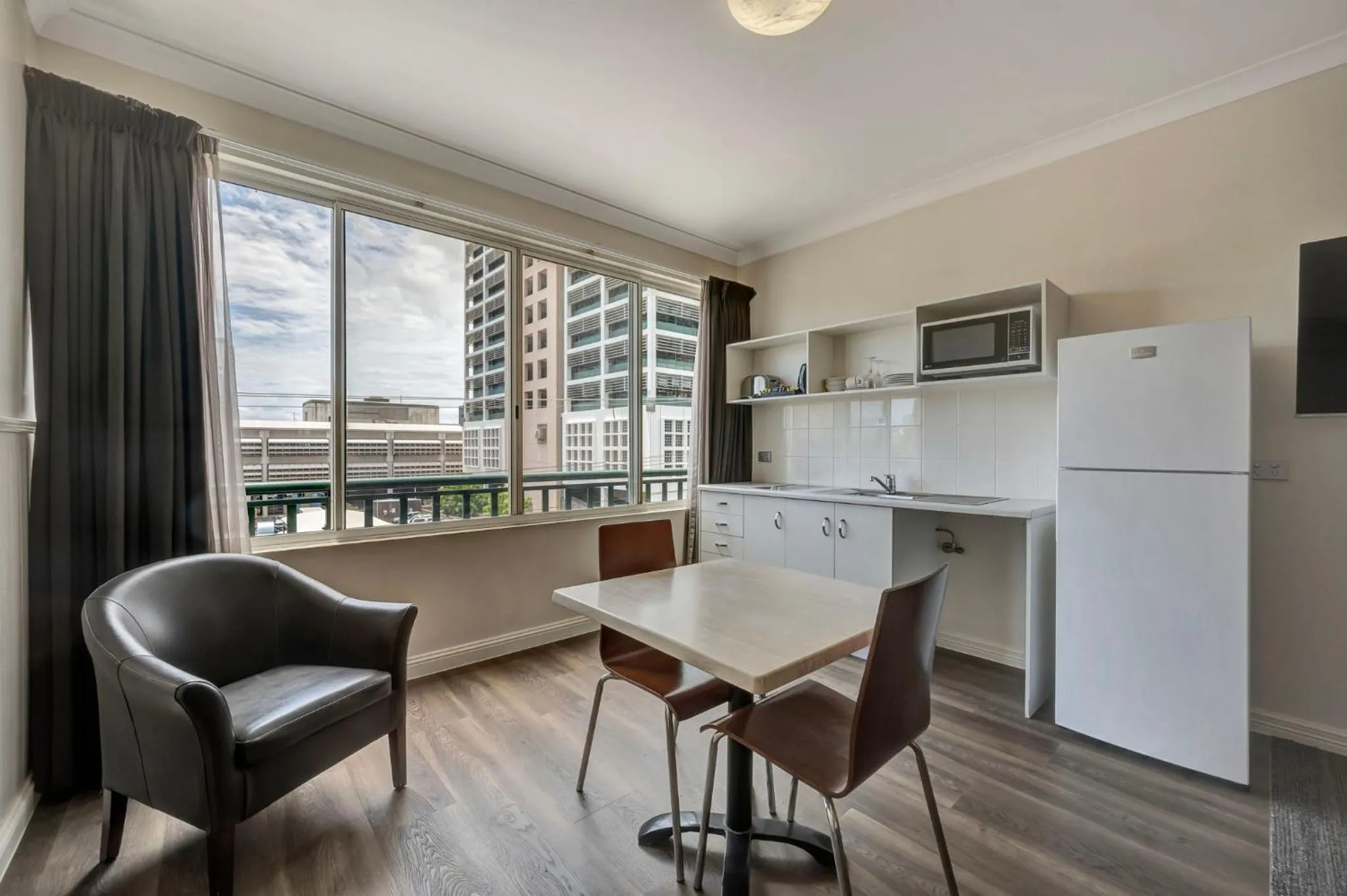 City Oasis Inn Townsville, SureStay Collection by BW