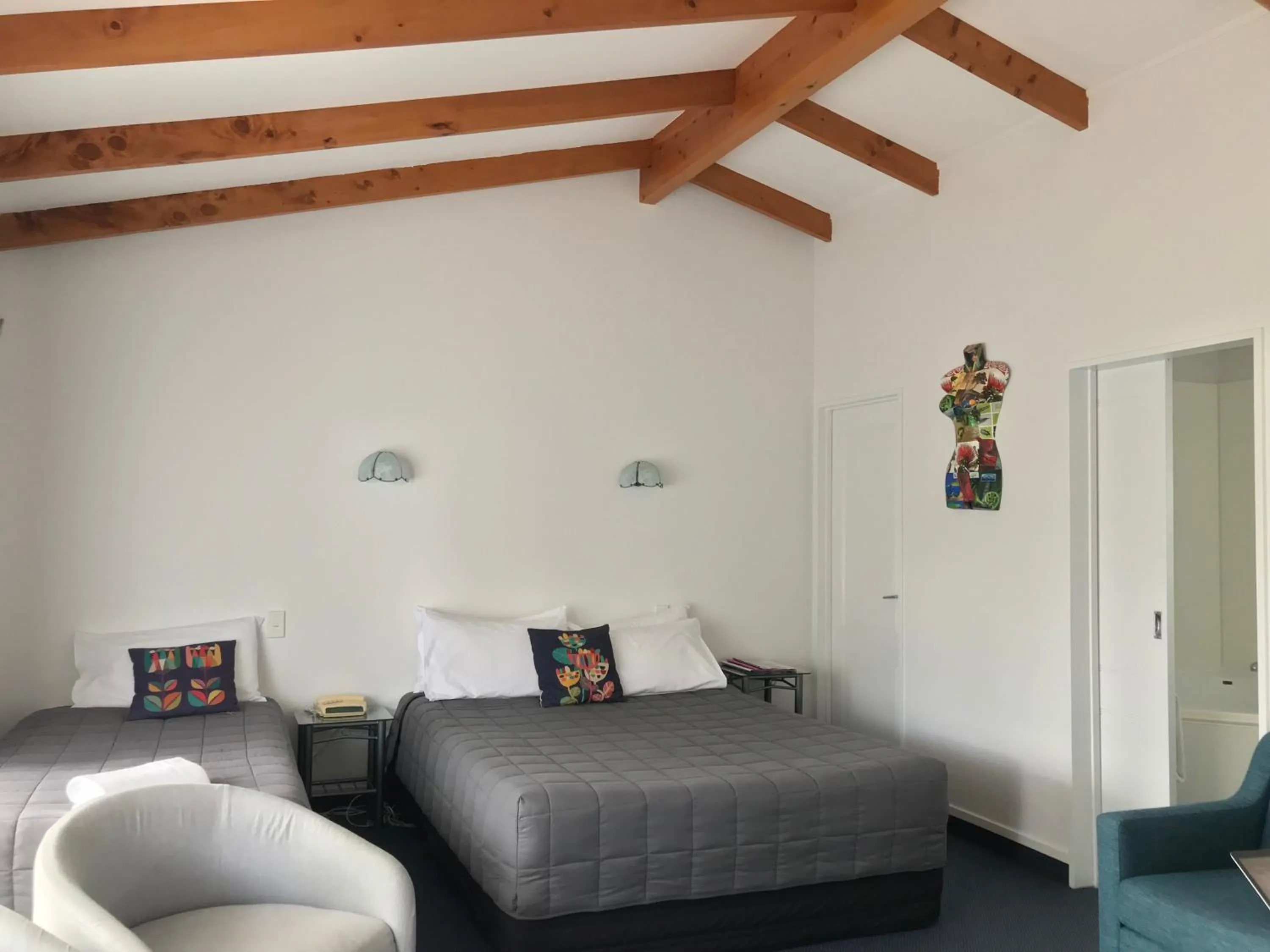 Bed in Edelweiss Motel