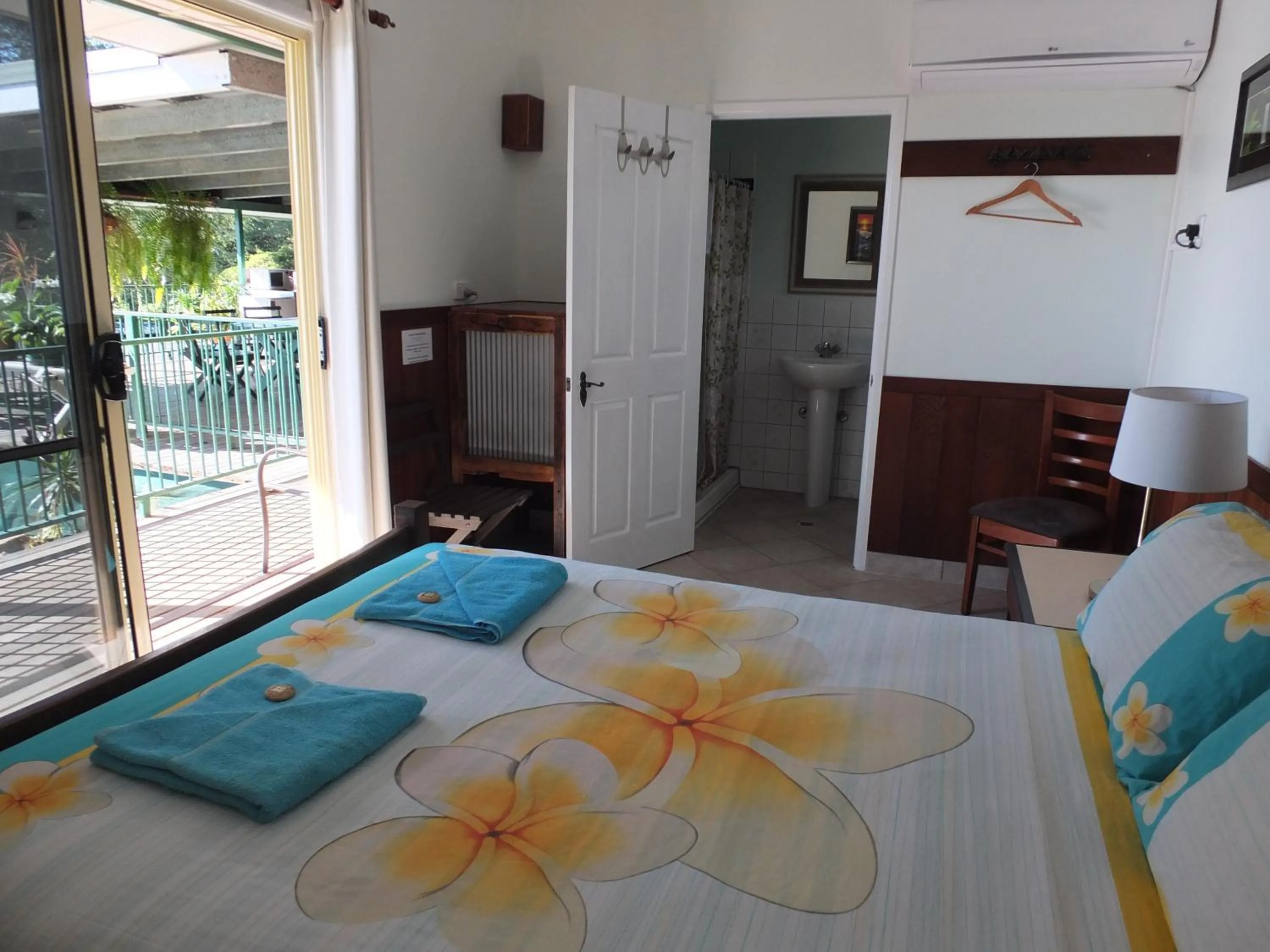 Bed in Daintree Riverview Lodges