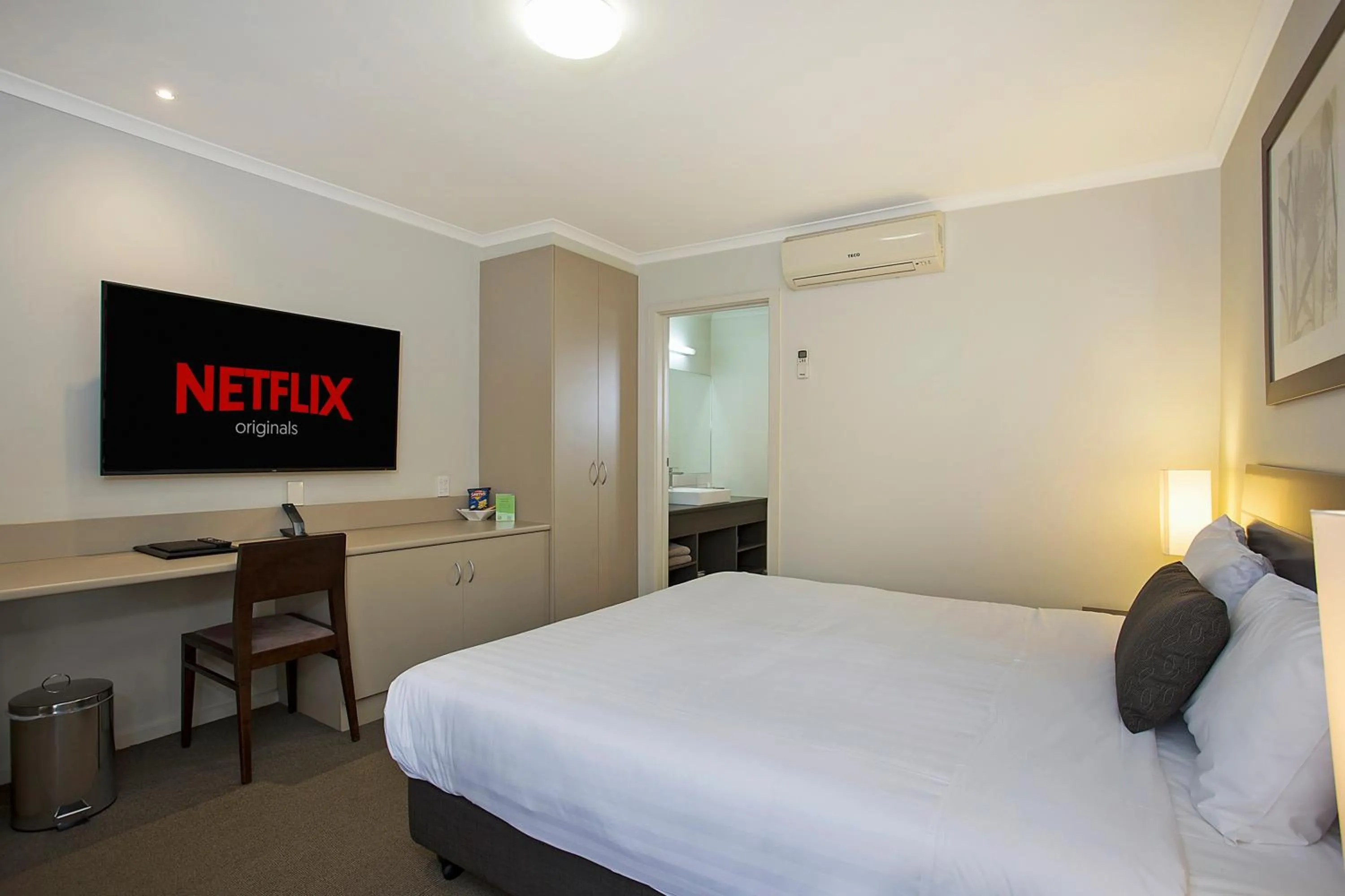 Photo of the whole room, Bed in Elm Tree Motel