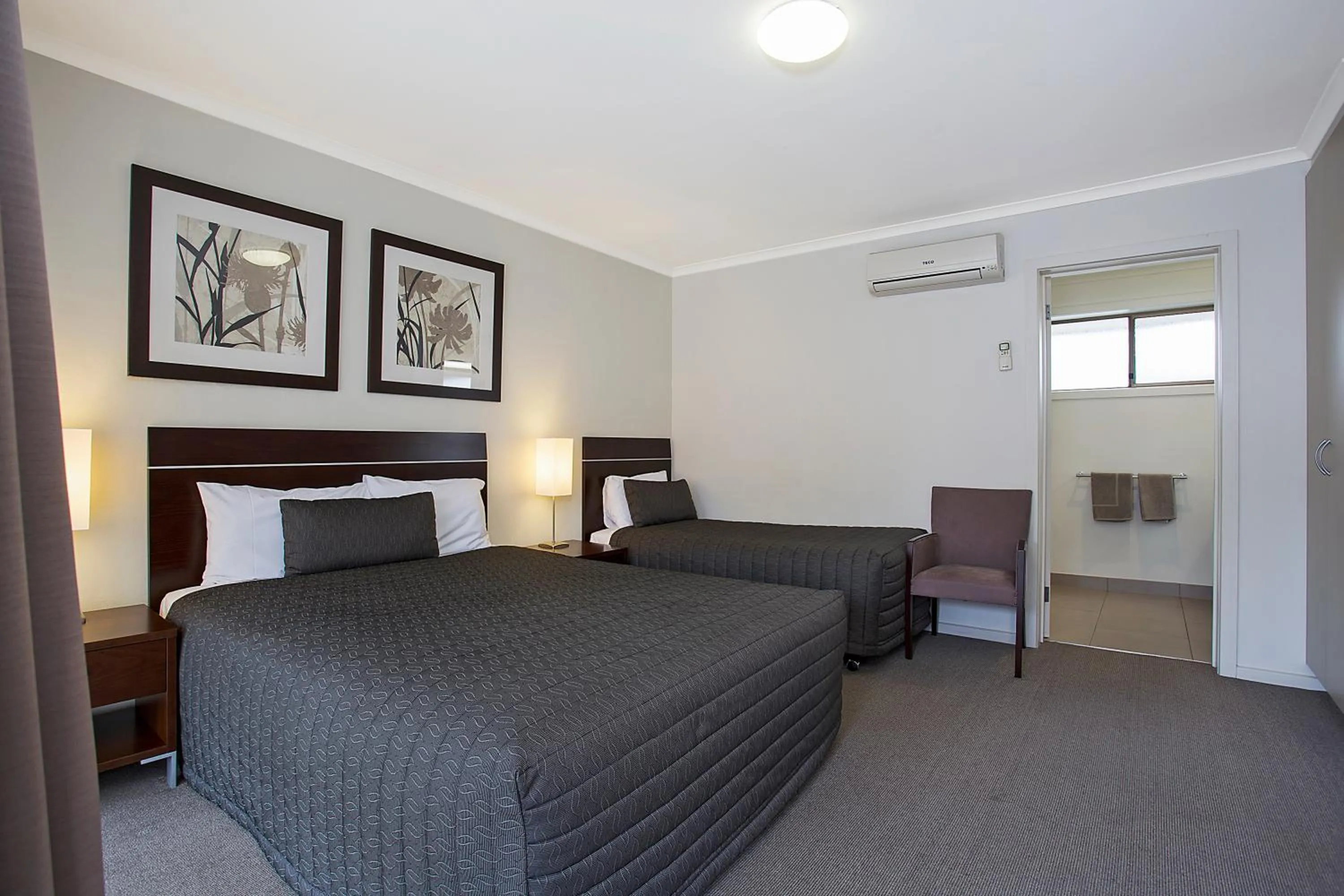 Photo of the whole room, Bed in Elm Tree Motel