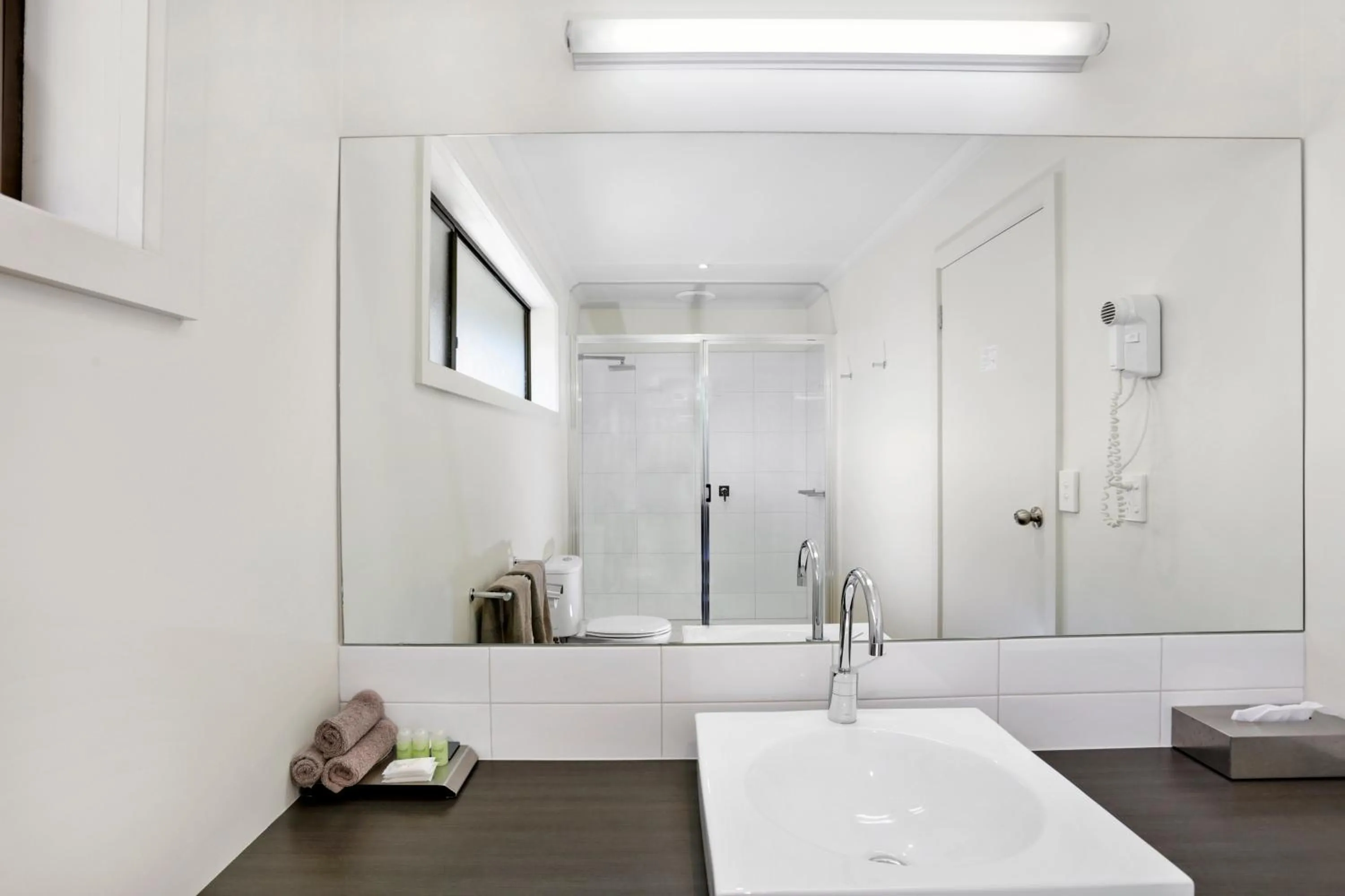 Bathroom in Elm Tree Motel