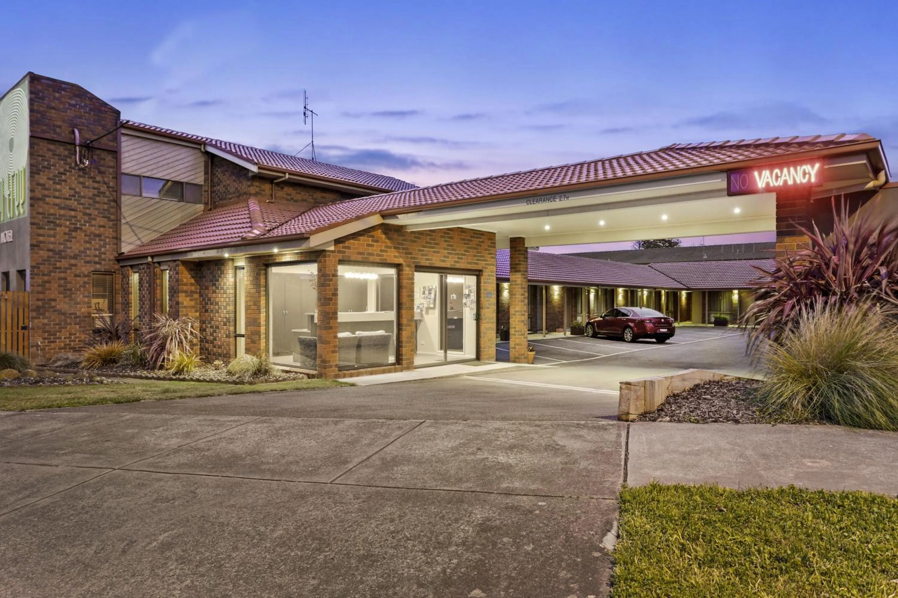 Facade/entrance in Elm Tree Motel