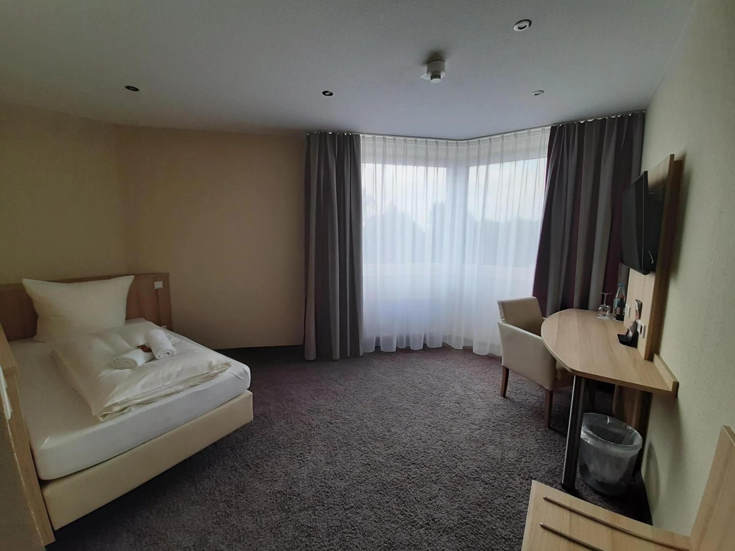 Photo of the whole room, Bed in Hotel Siebenschläfer am Wasserturm