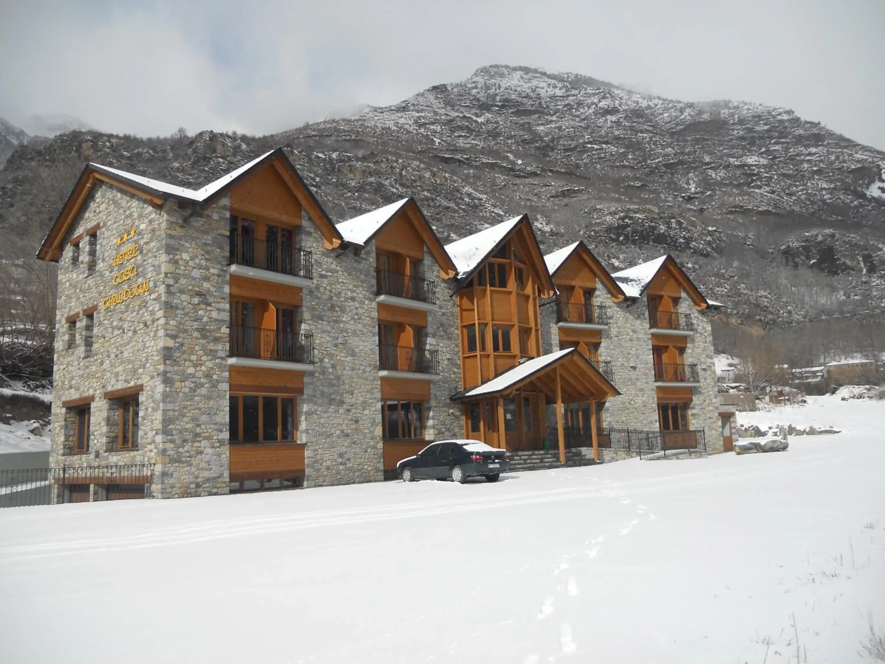 Facade/entrance in Hotel Casa Chuldian Facade/entrance in Hotel Casa Chuldian