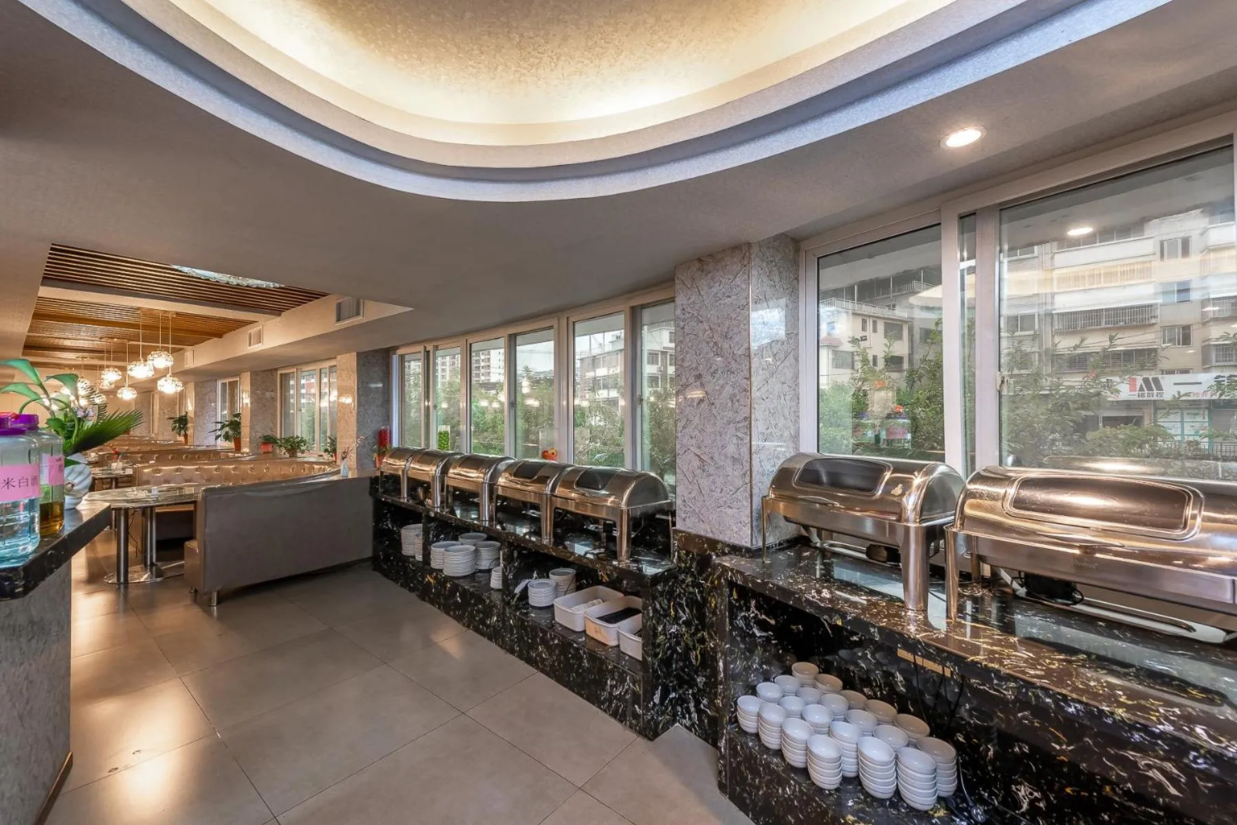 Restaurant/places to eat in Days Hotel Yishun Guilin