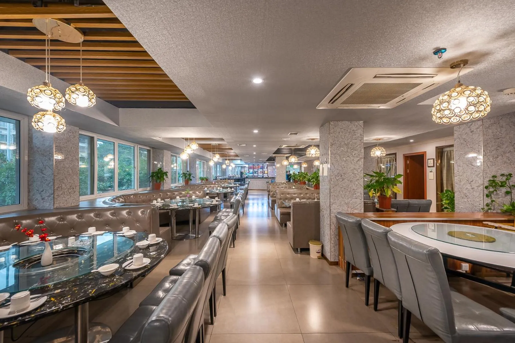 Restaurant/places to eat in Days Hotel Yishun Guilin