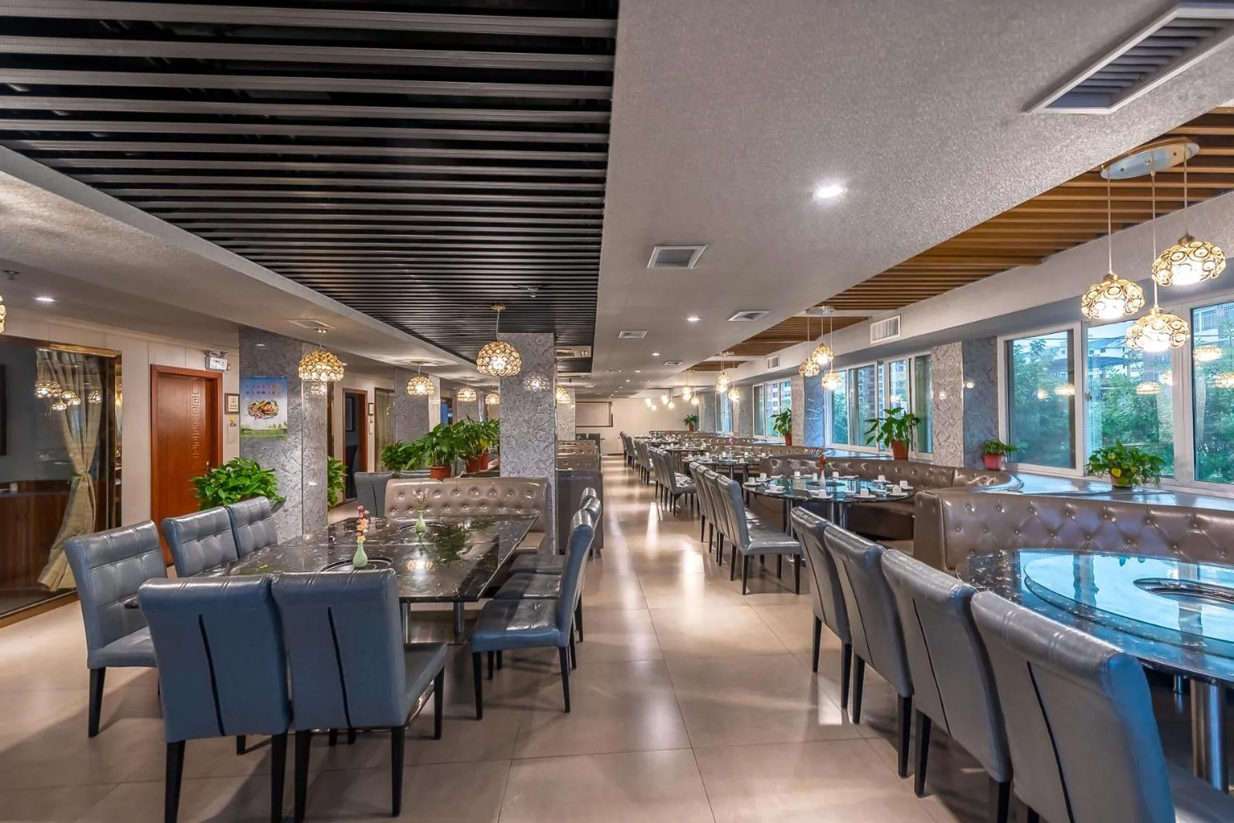 Restaurant/places to eat in Days Hotel Yishun Guilin