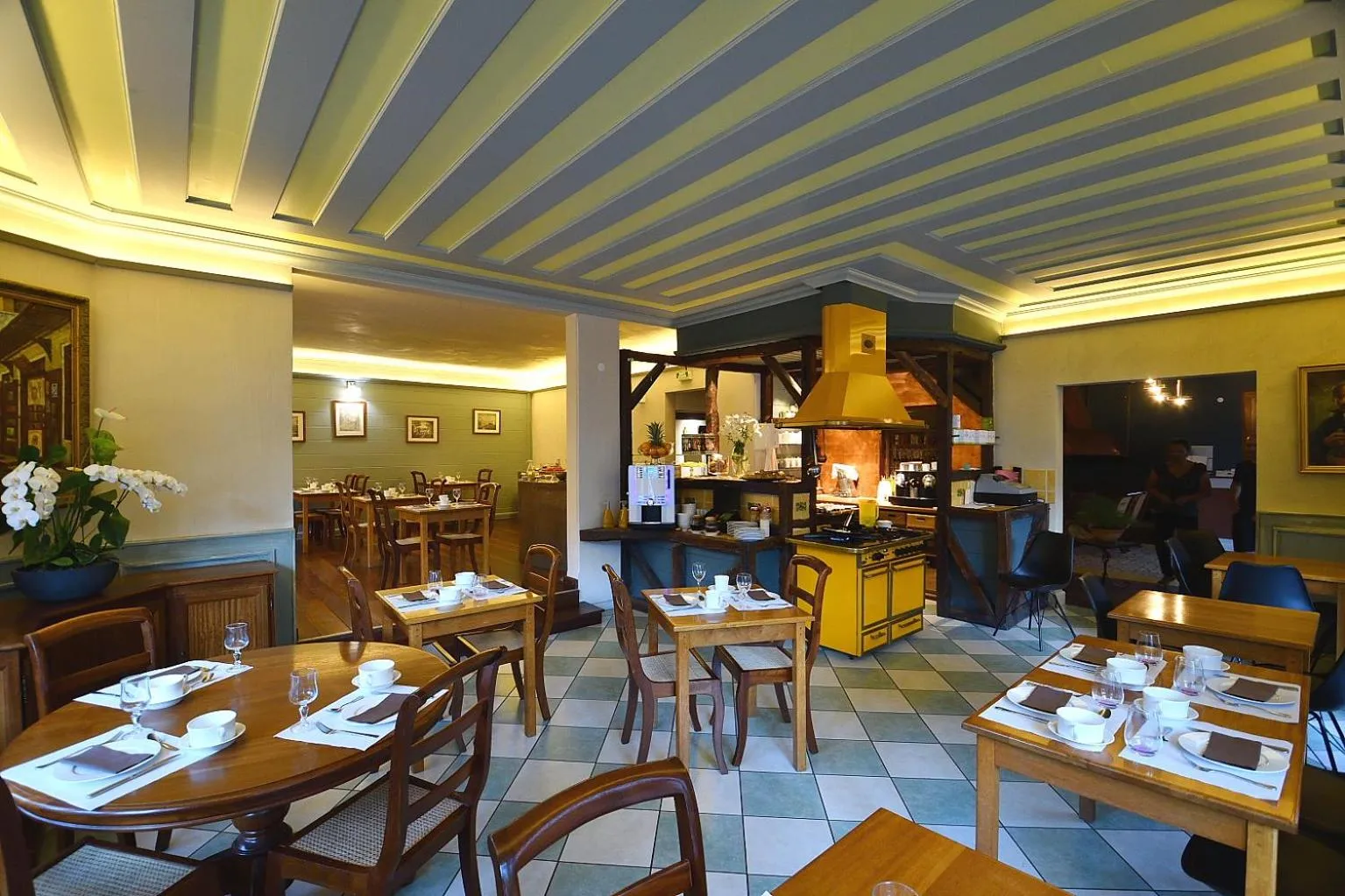 Restaurant/places to eat in Tsilaosa Hôtel