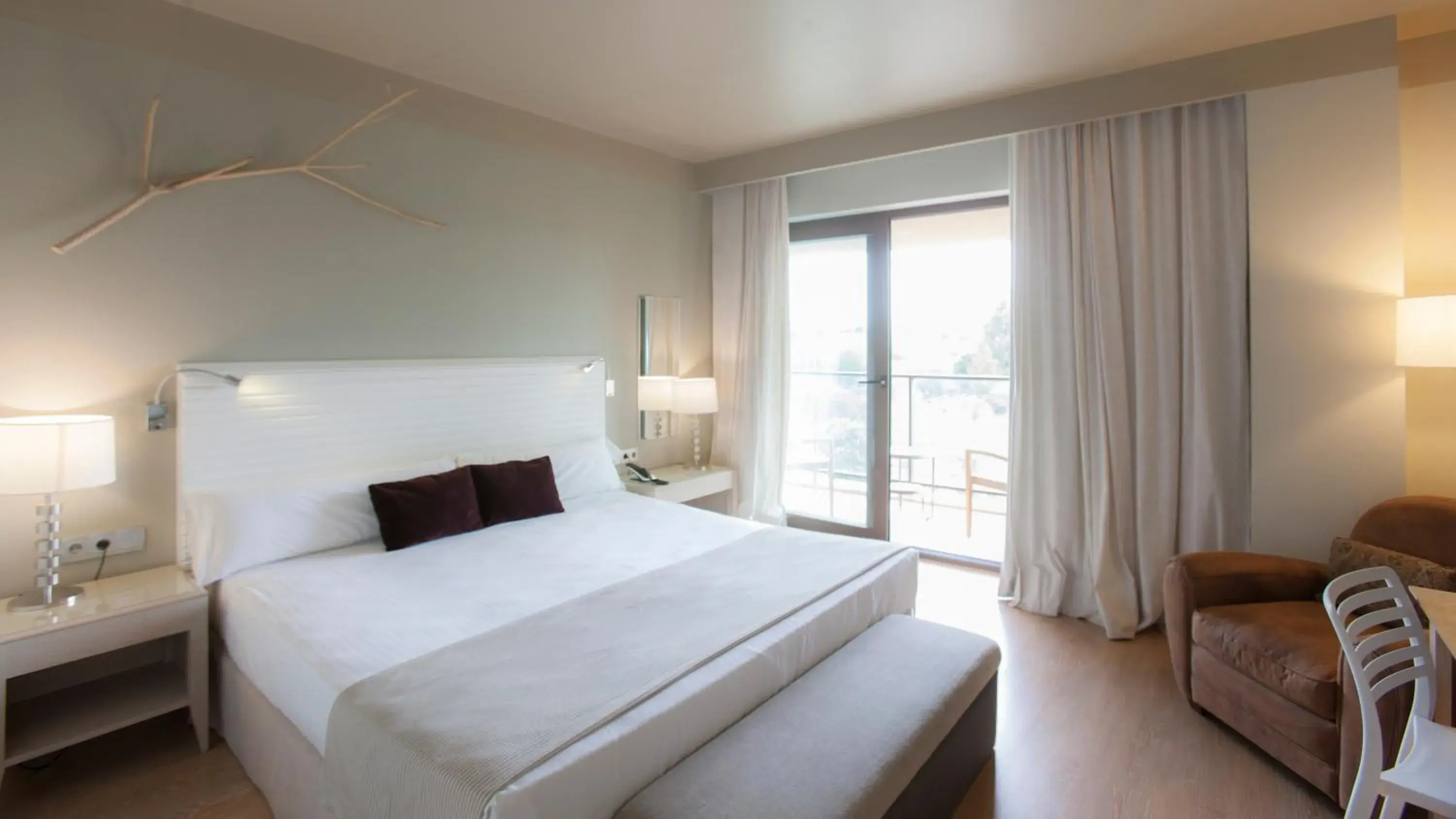 Photo of the whole room, Bed in Vincci Valdecañas Golf Photo of the whole room, Bed in Vincci Valdecañas Golf