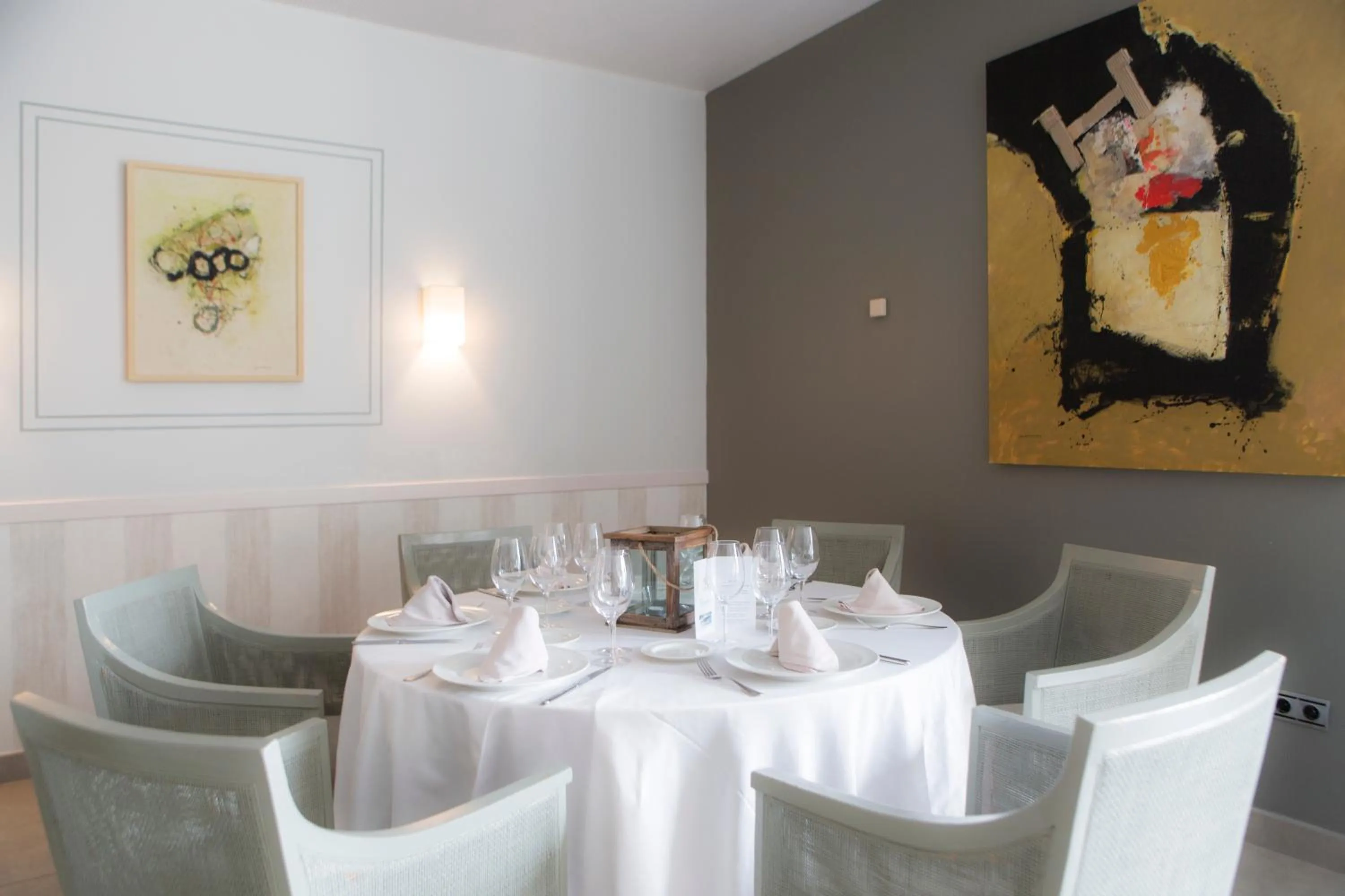 Restaurant/places to eat in Vincci Valdecañas Golf