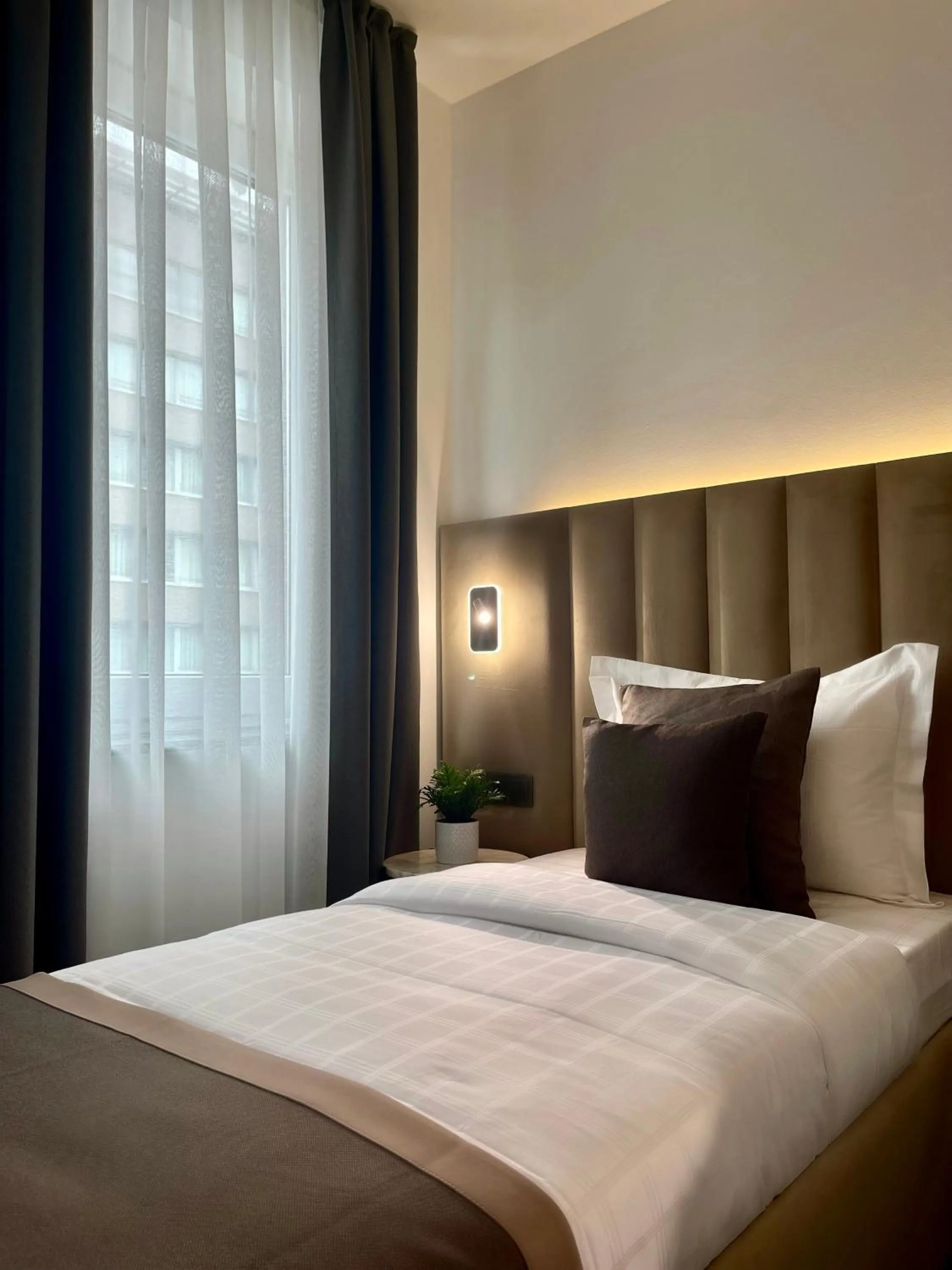 Photo of the whole room, Bed in Bayer's City Hotel