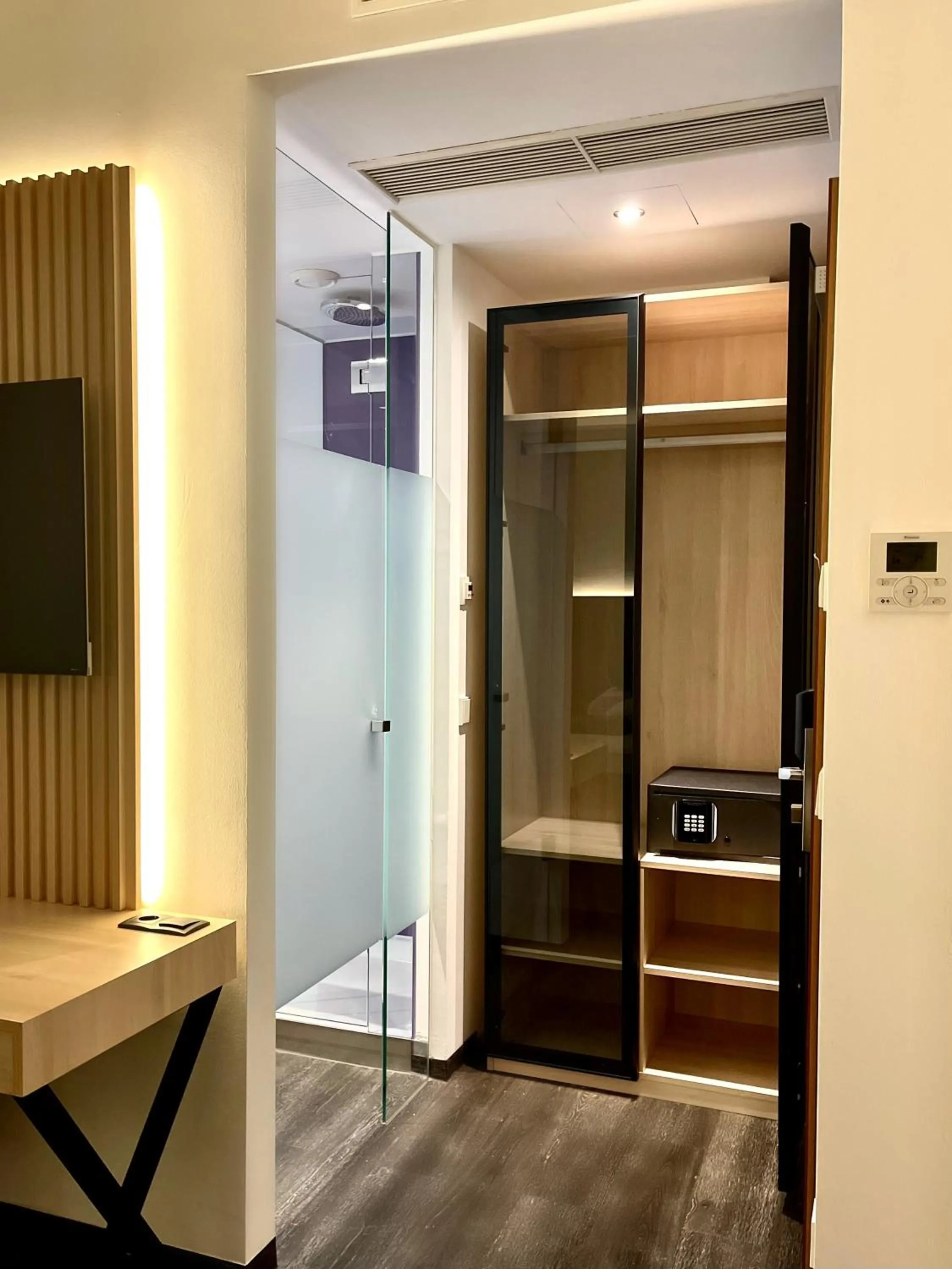 TV and multimedia in Bayer's City Hotel