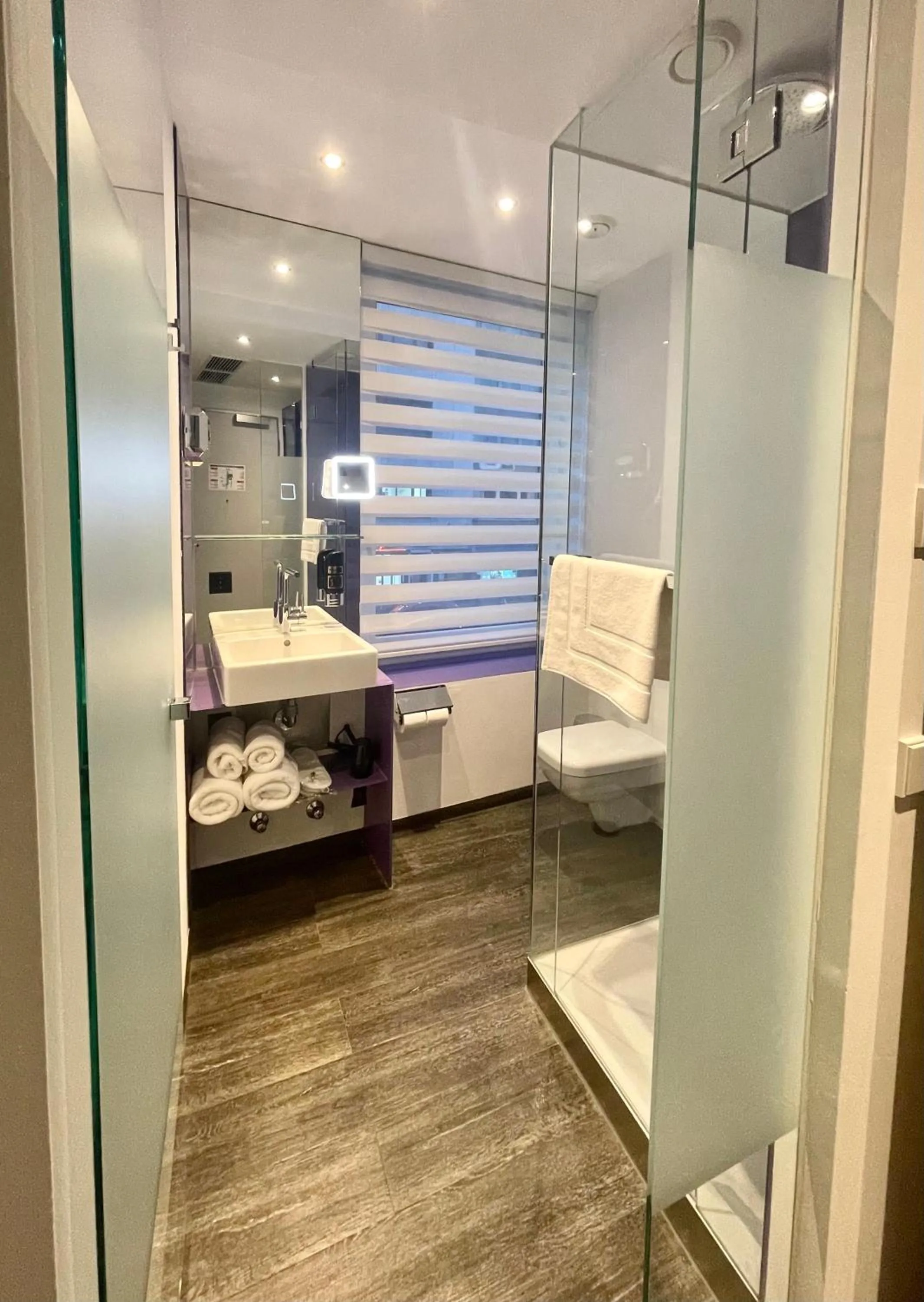 Bathroom in Bayer's City Hotel