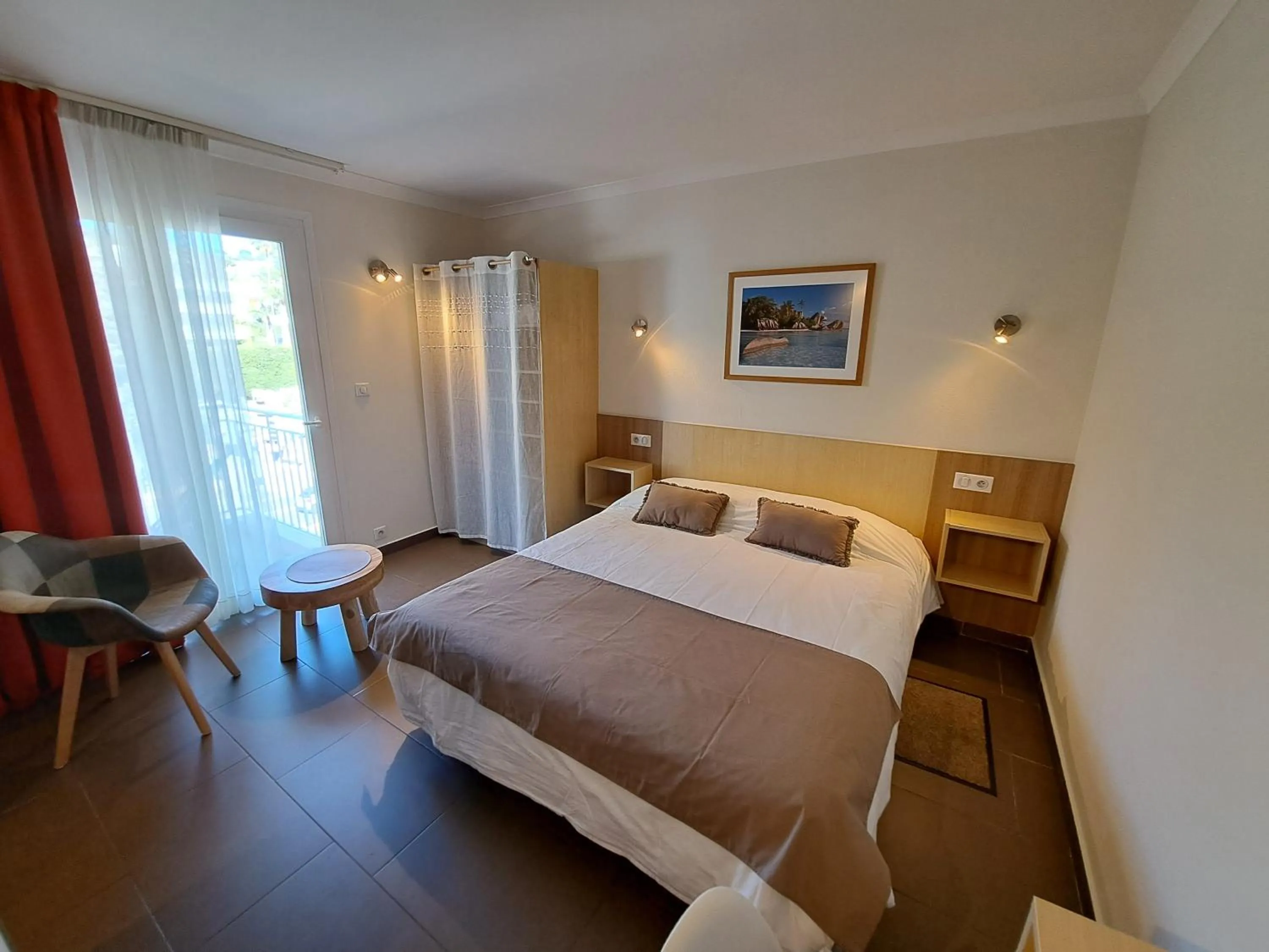 Photo of the whole room, Bed in Residence Veles Plage