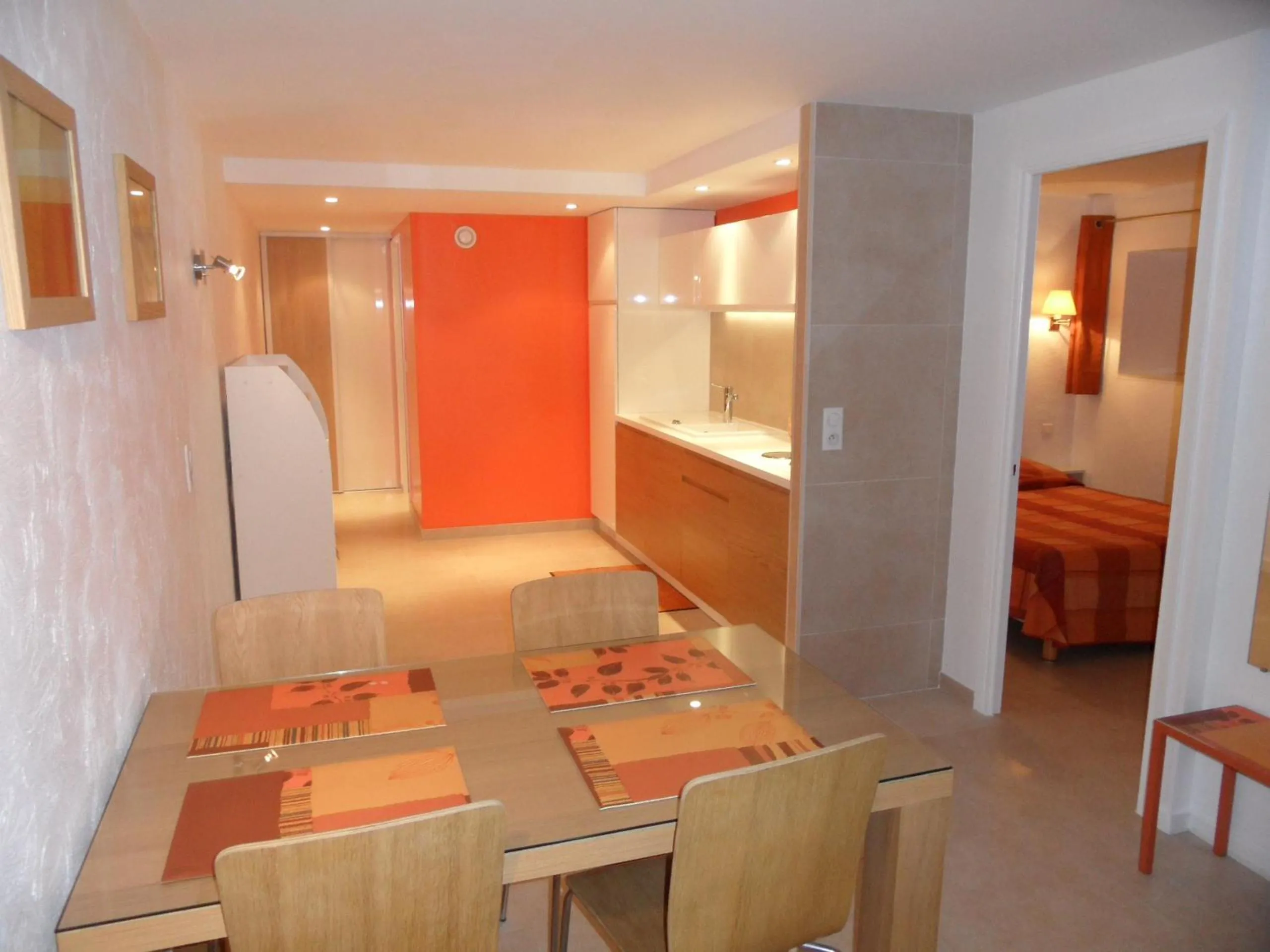 Kitchen or kitchenette, Bed in Residence Veles Plage