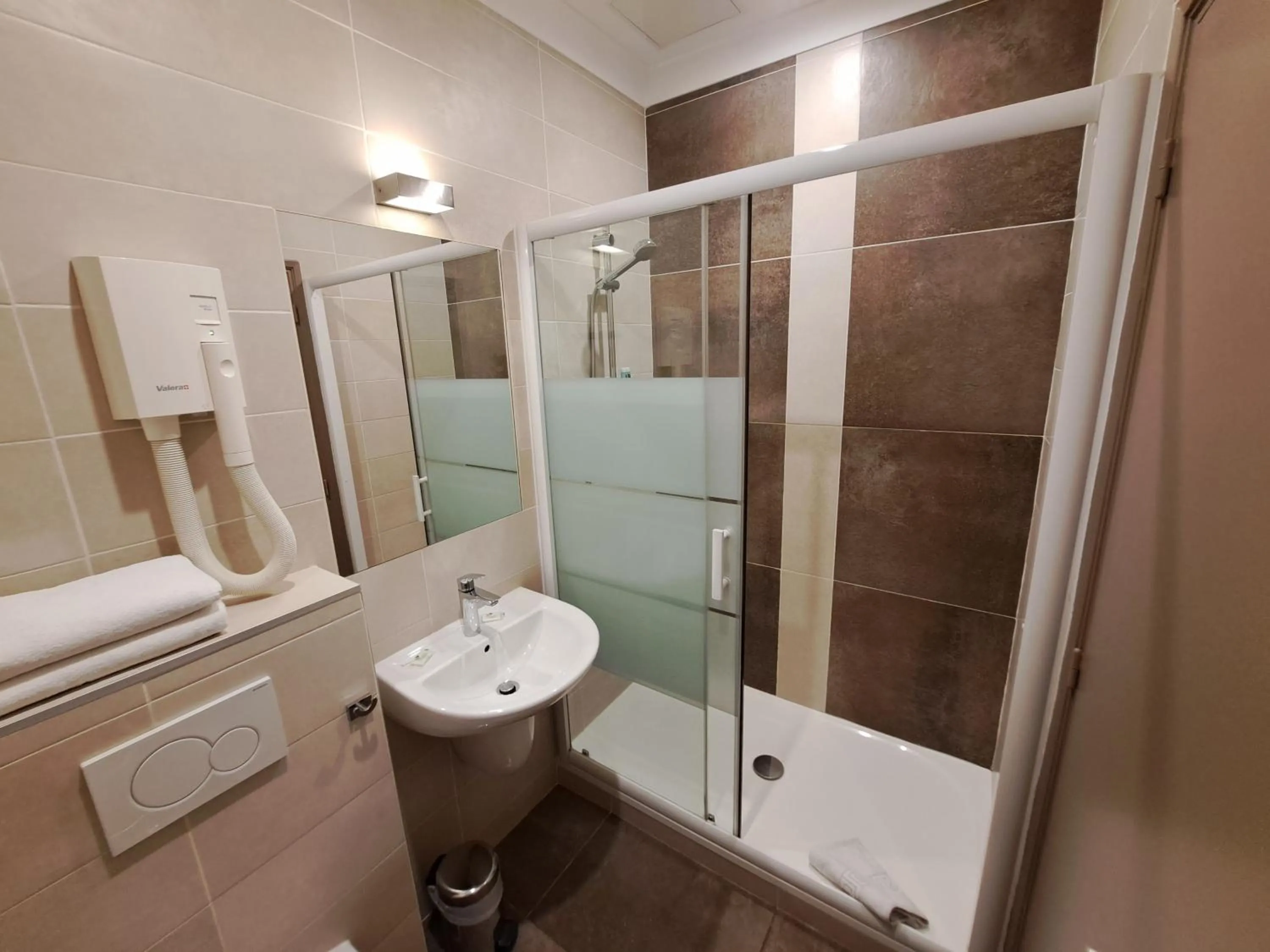 Shower in Residence Veles Plage