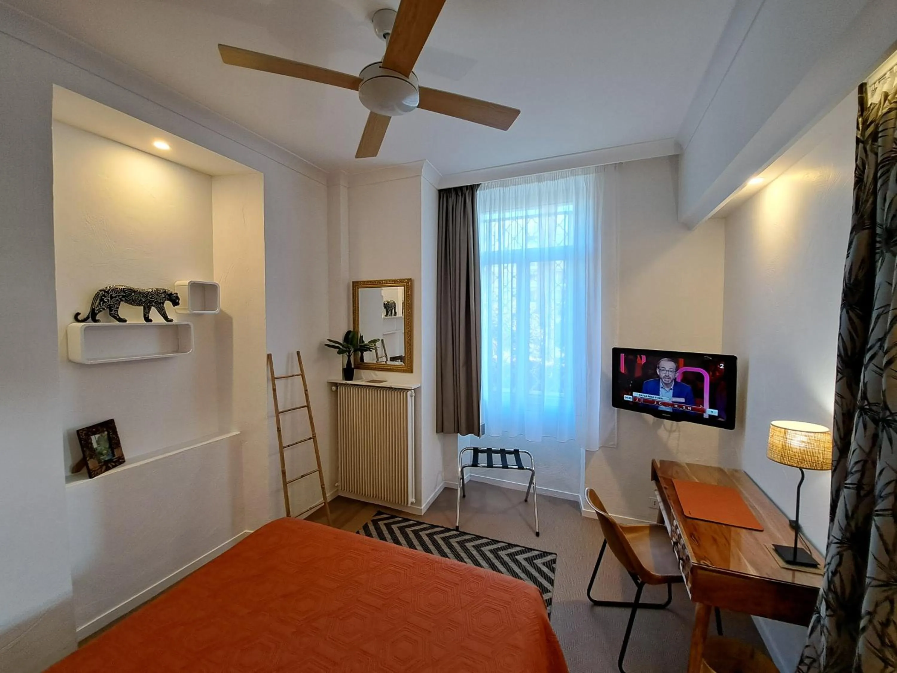 Photo of the whole room, Bed in Residence Veles Plage