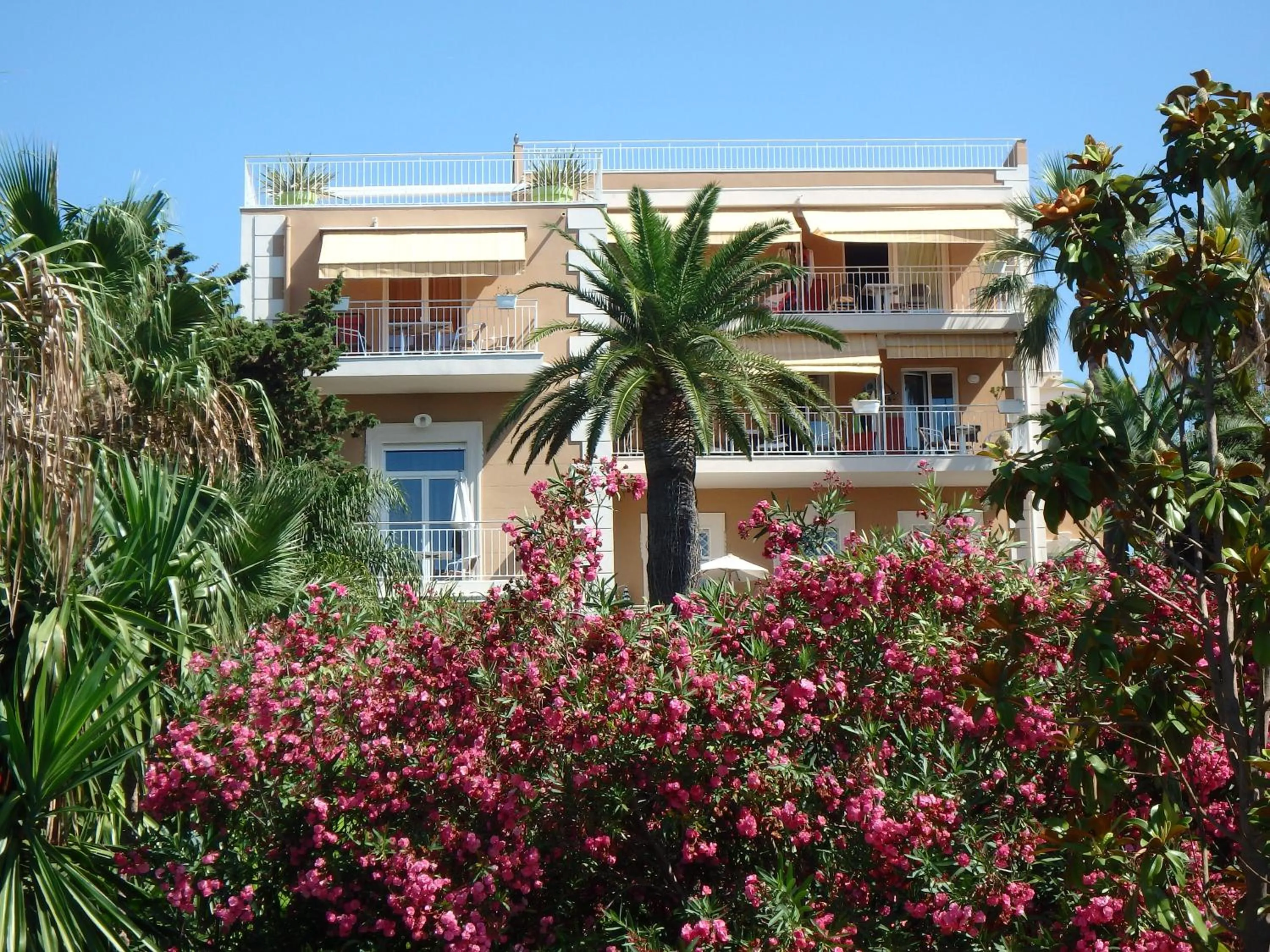 Facade/entrance in Residence Veles Plage
