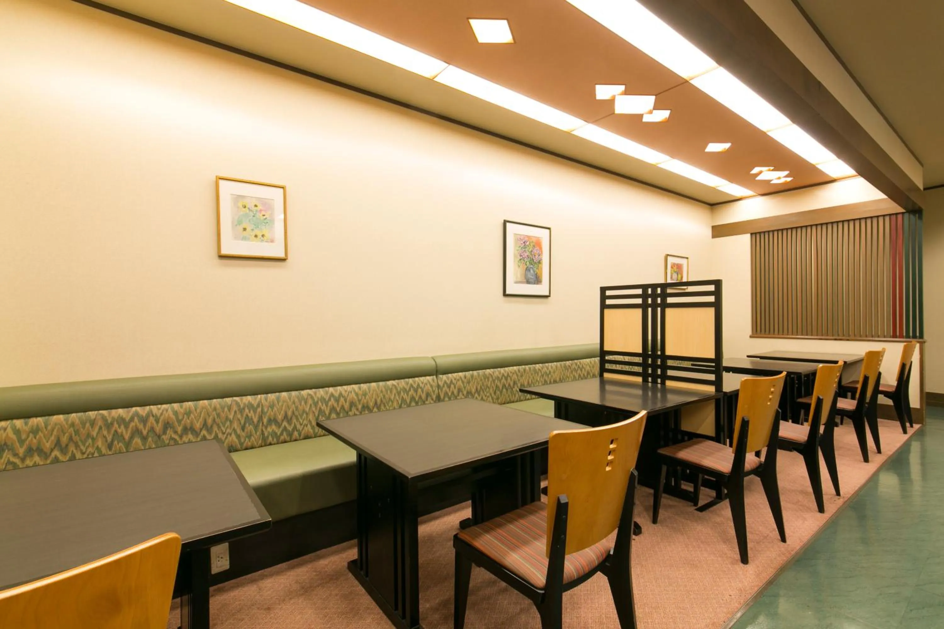 Restaurant/places to eat in Hotel Green Park Tsu