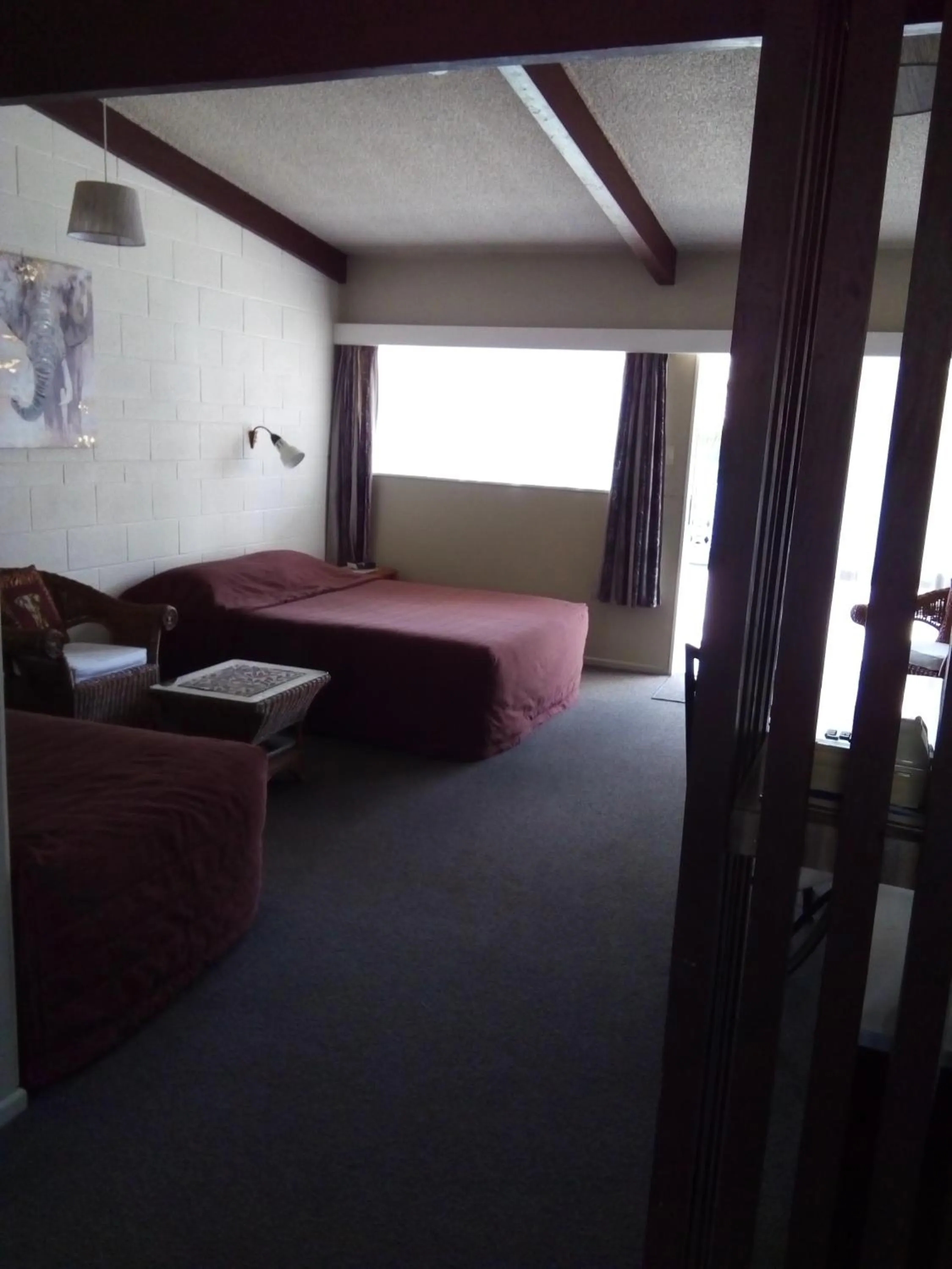 Bed in Redwood Lodge Motel