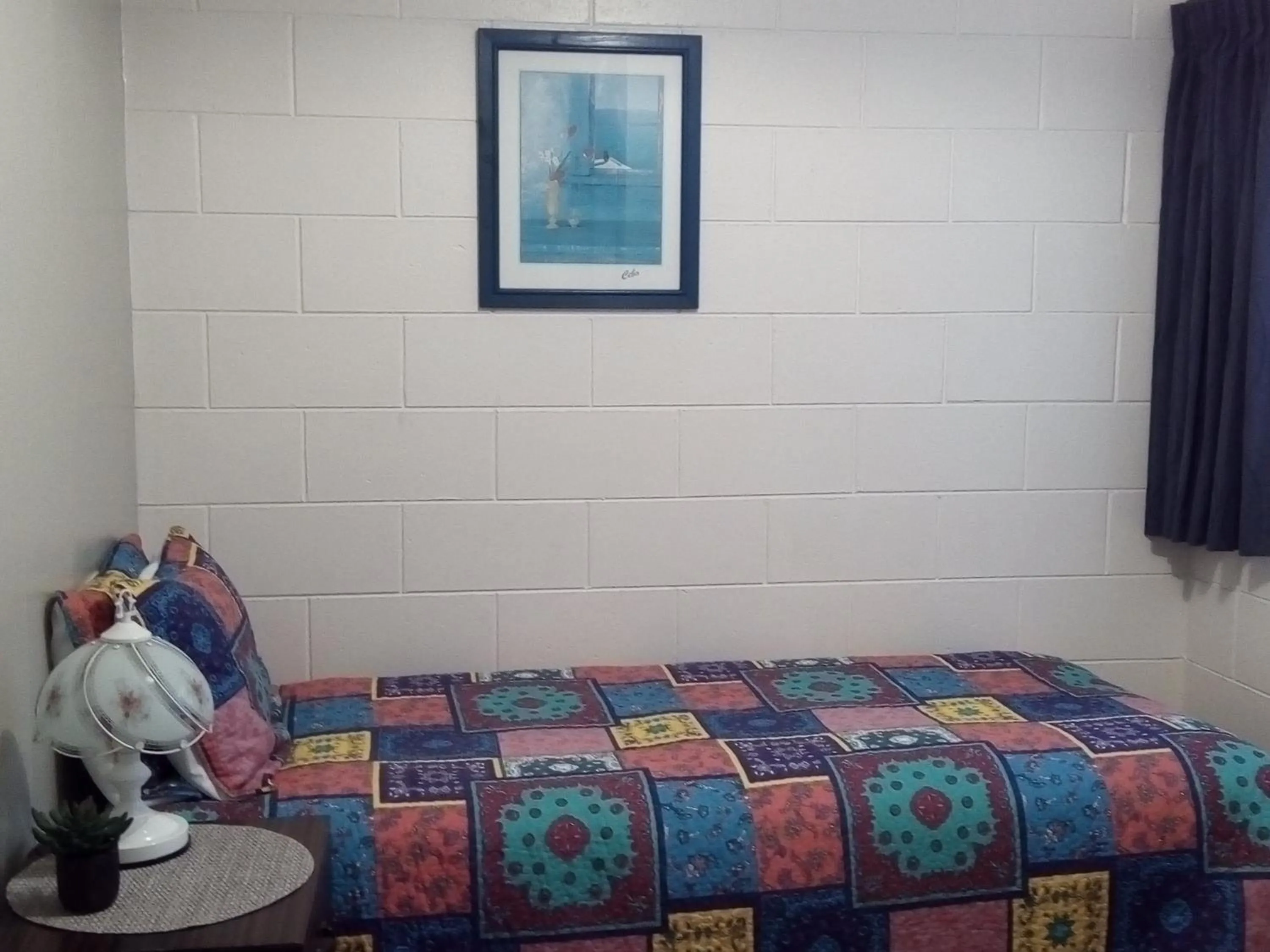 Bed in Redwood Lodge Motel