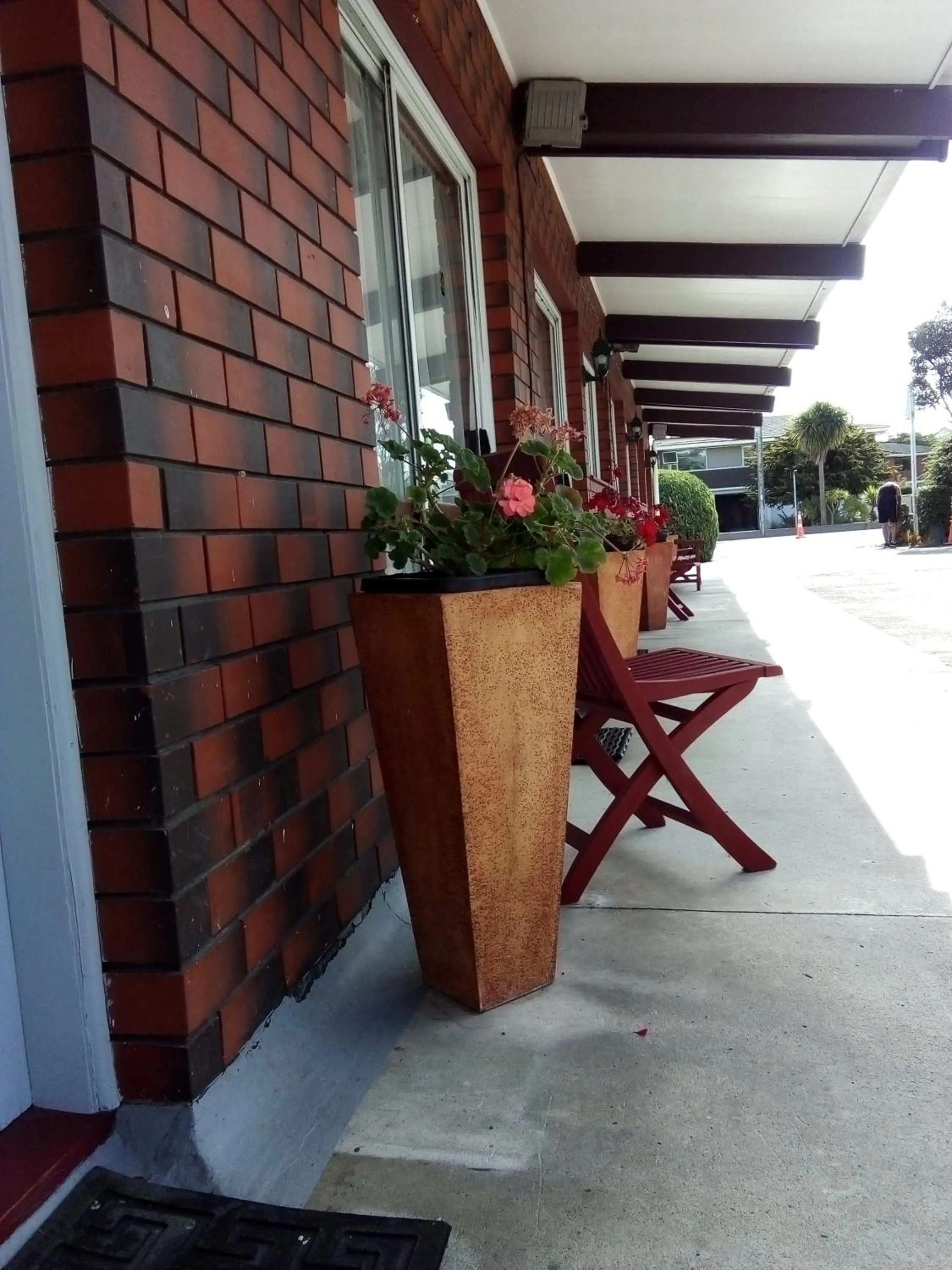 Property building in Redwood Lodge Motel