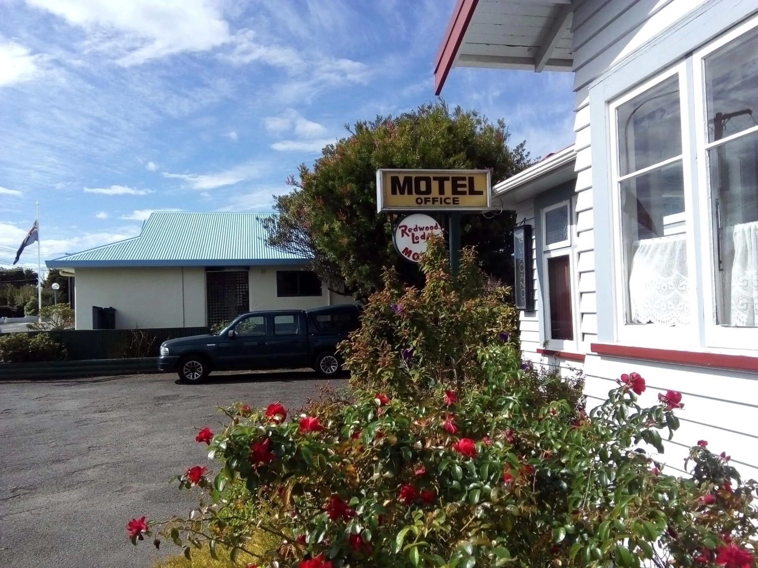 Redwood Lodge Motel