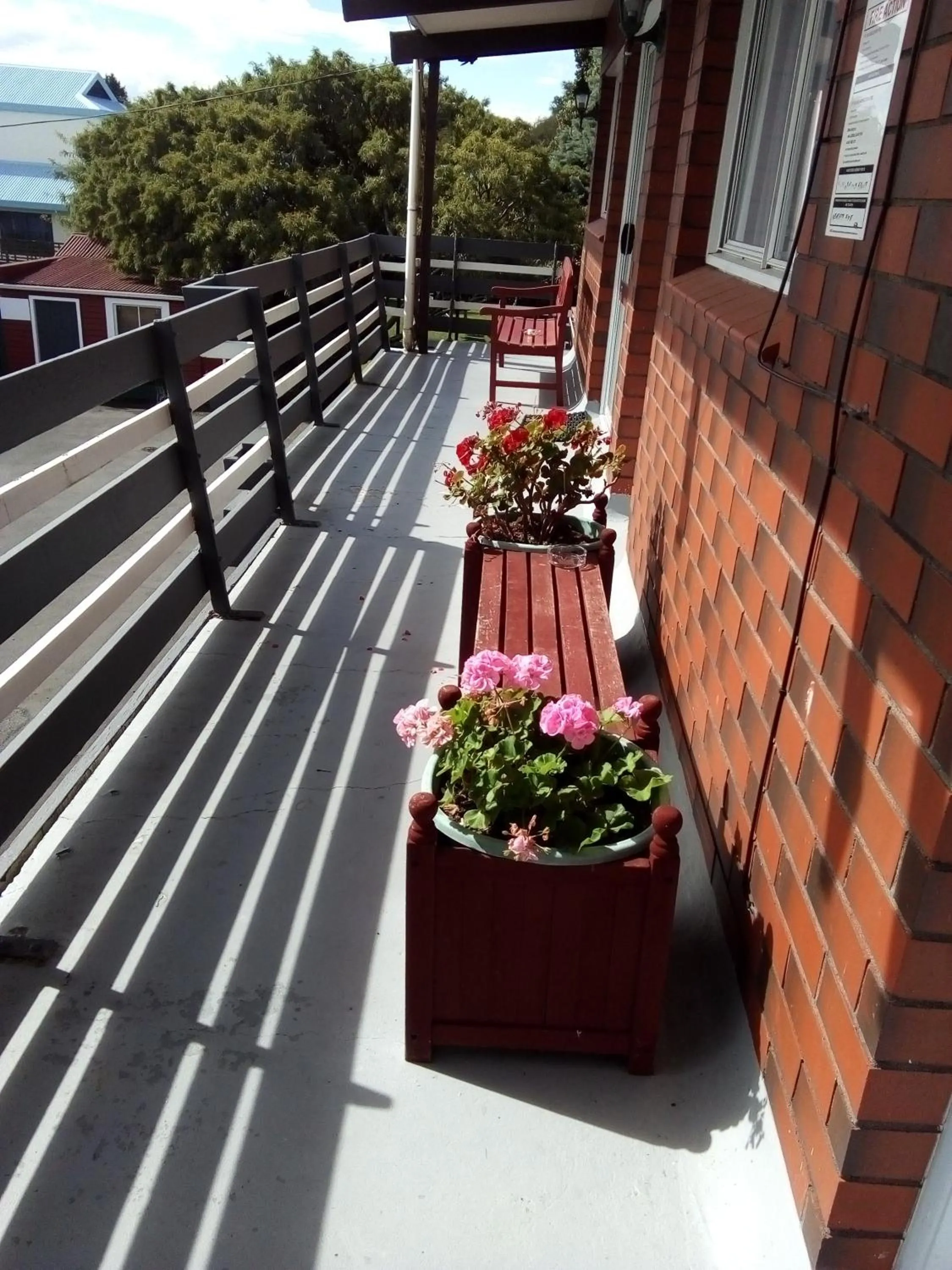 Property building in Redwood Lodge Motel