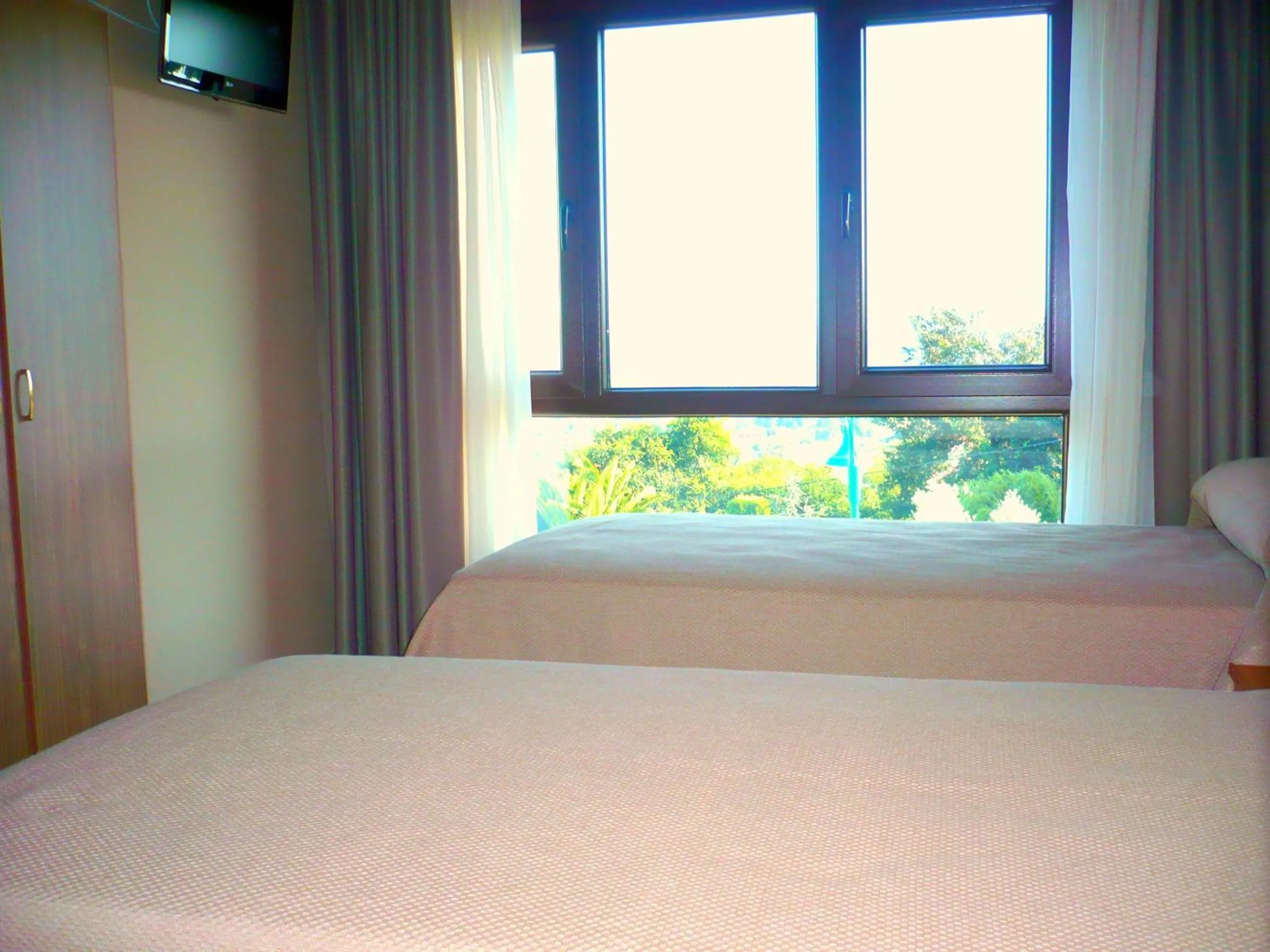 Photo of the whole room, Bed in Pensión Bos