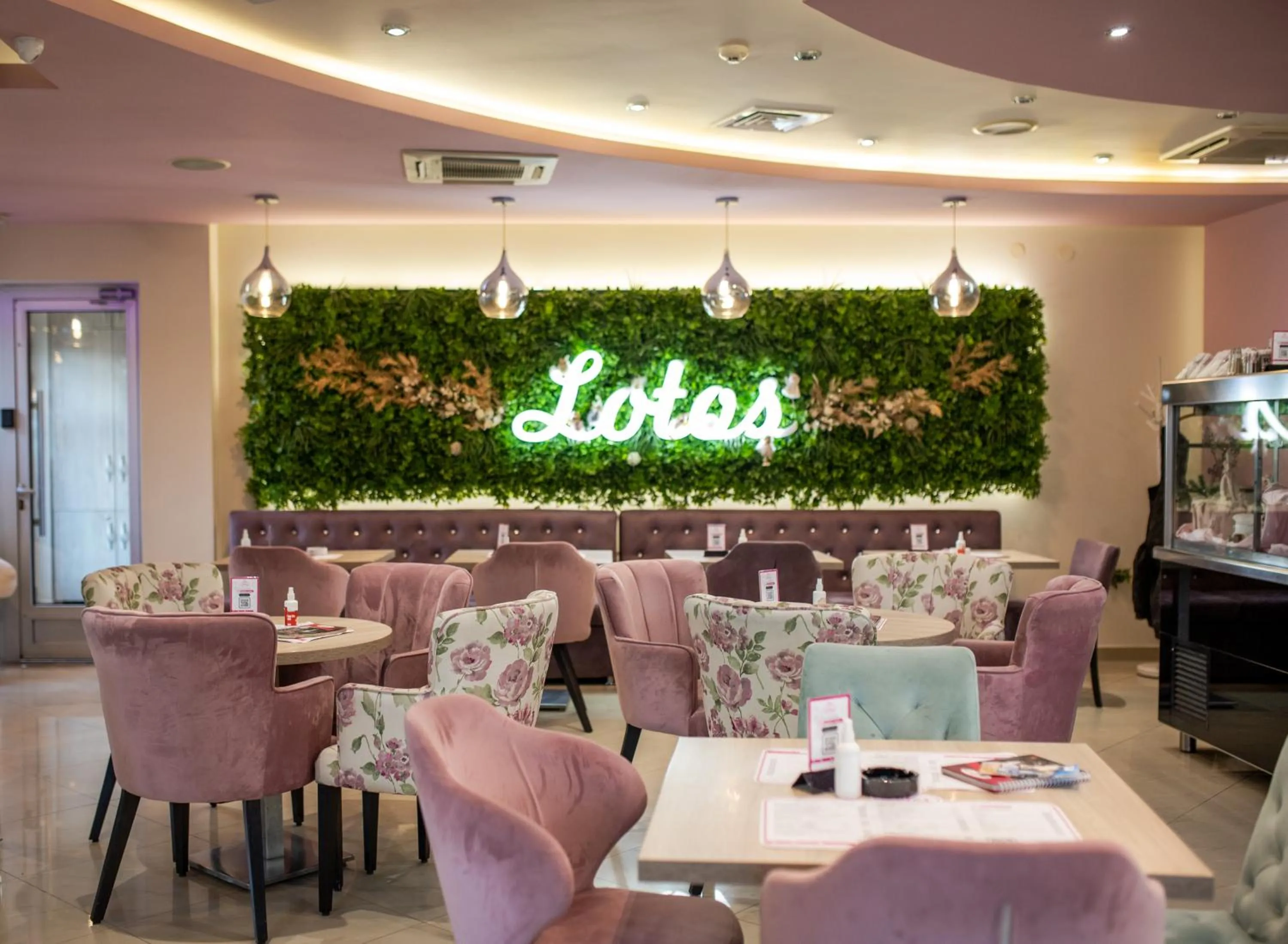 Restaurant/places to eat in Garni Hotel Lotos