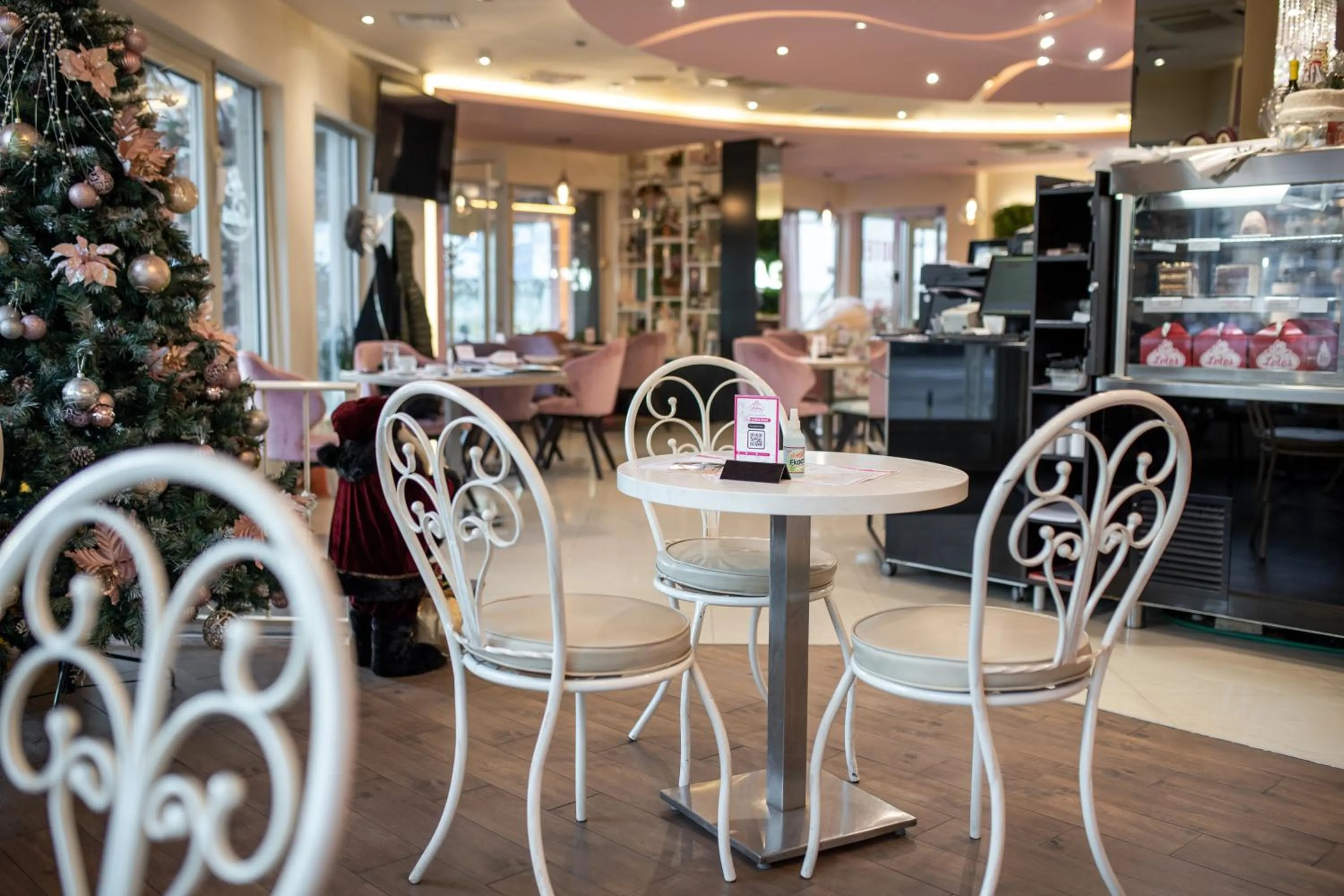 Restaurant/places to eat in Garni Hotel Lotos