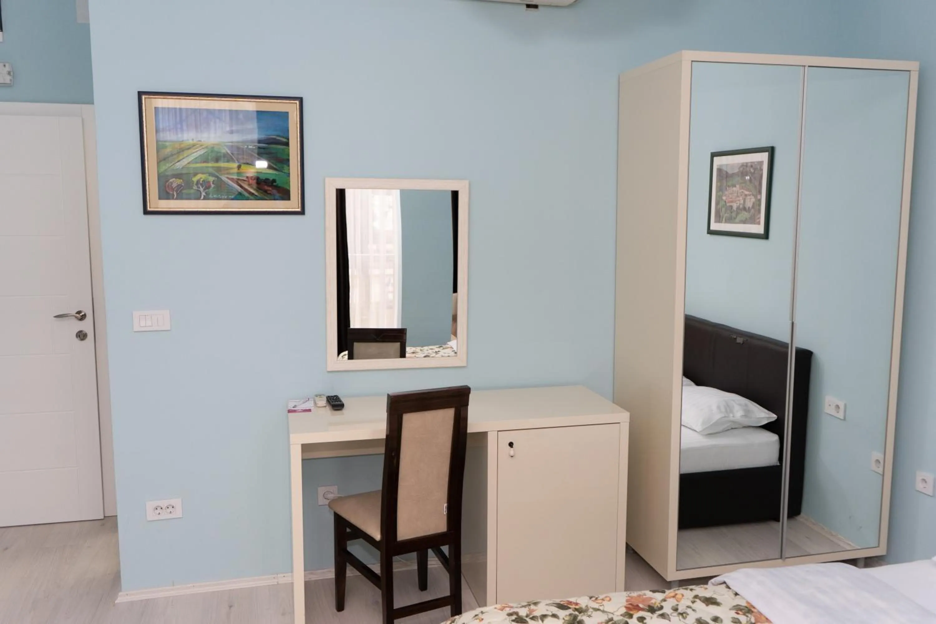 Coffee/tea facilities, Bed in Garni Hotel Lotos