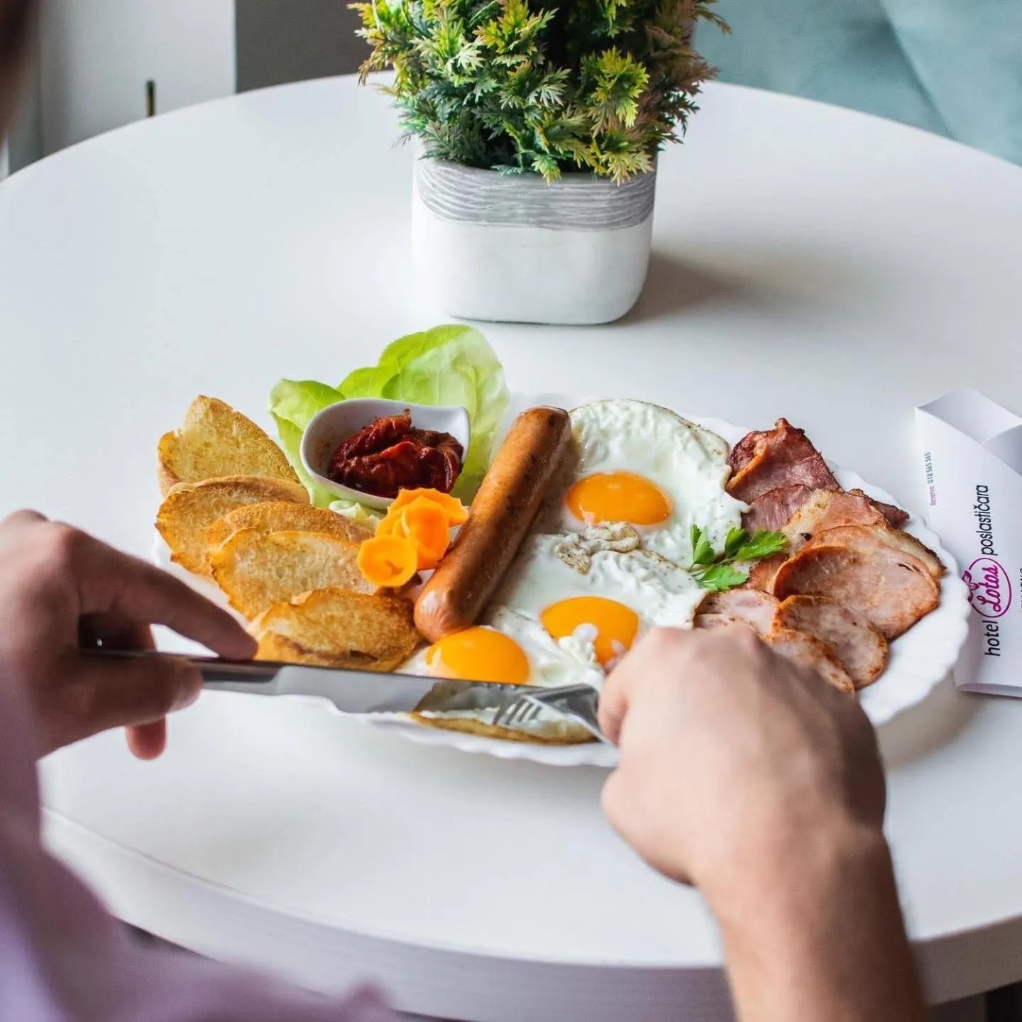 Food and drinks in Garni Hotel Lotos