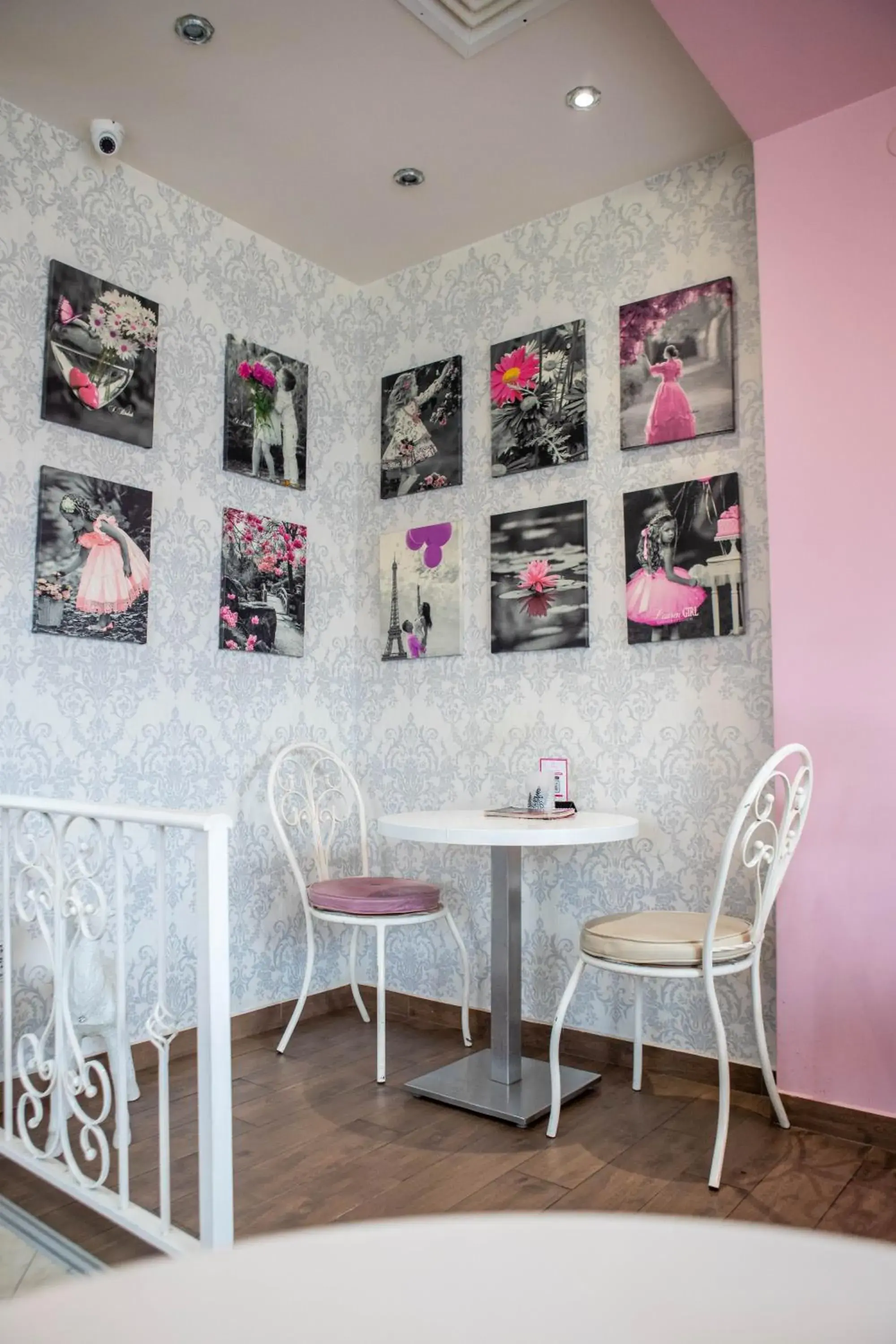 Lounge or bar in Garni Hotel Lotos Lounge or bar in Garni Hotel Lotos