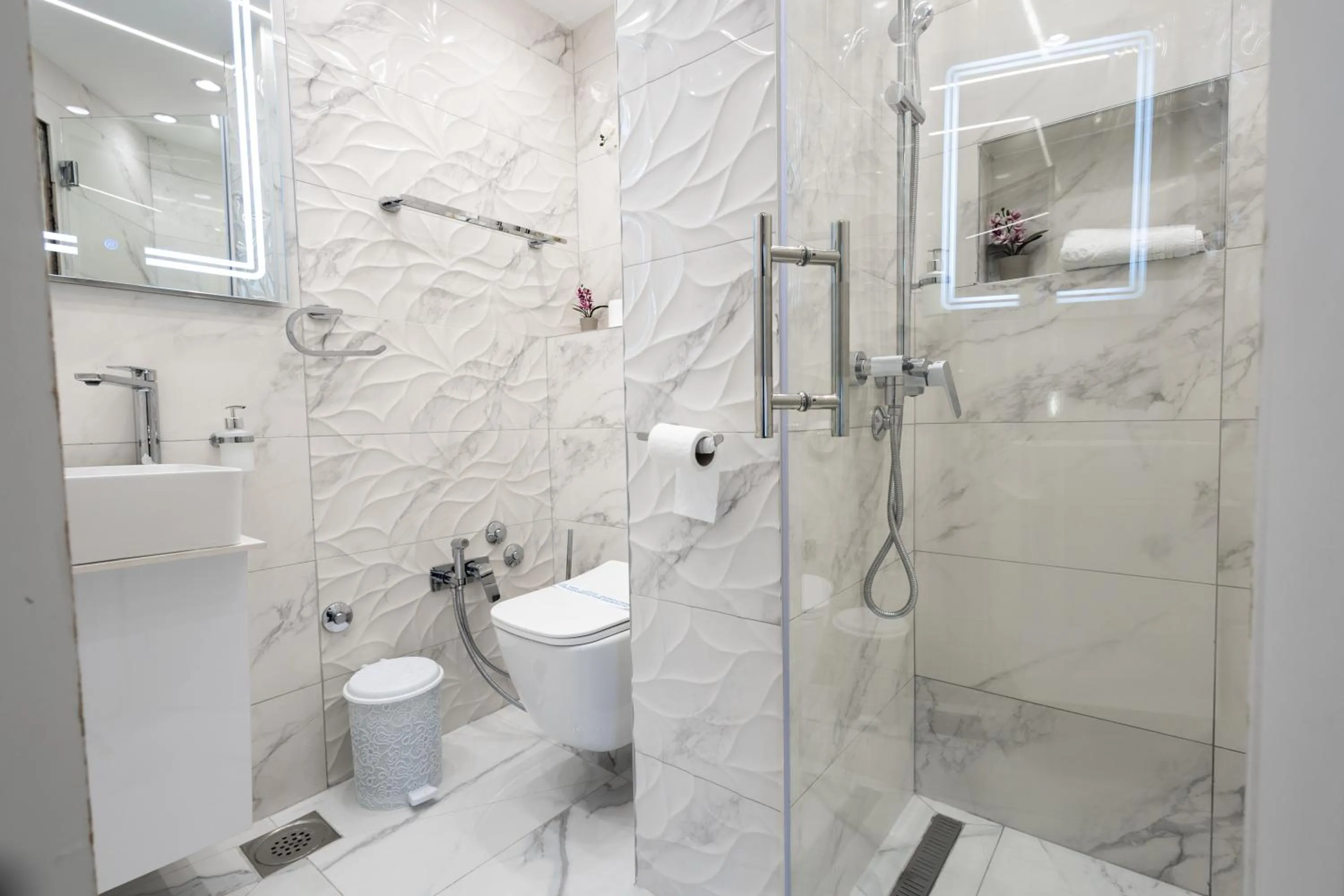 Shower in Garni Hotel Lotos