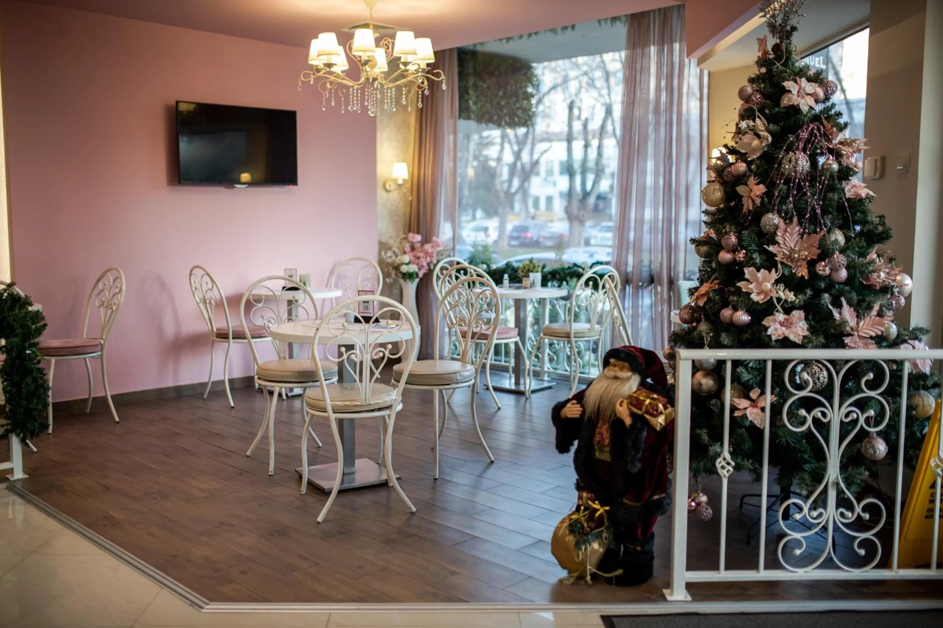 Restaurant/places to eat in Garni Hotel Lotos