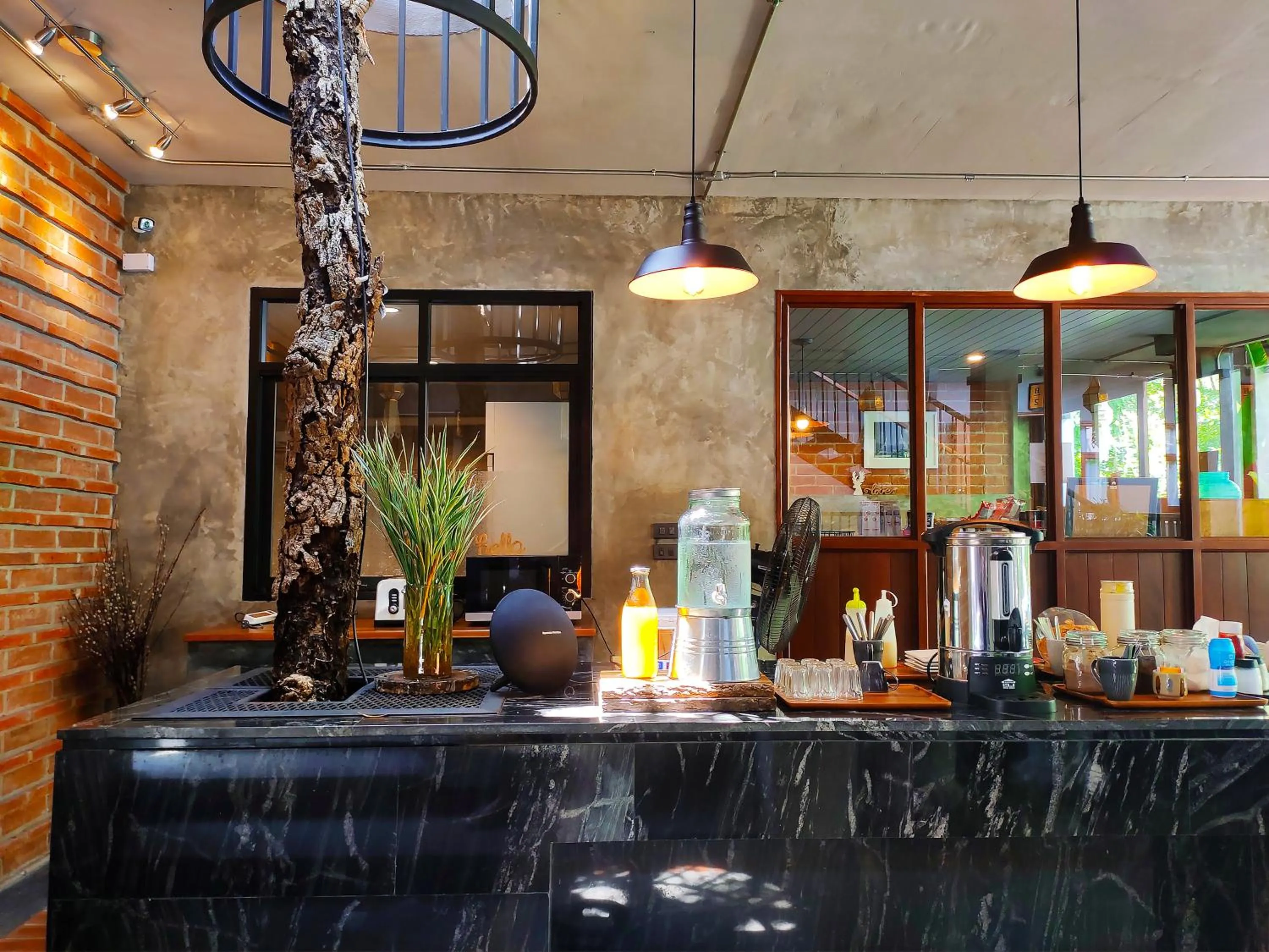 Restaurant/places to eat in Yellow Pillow village