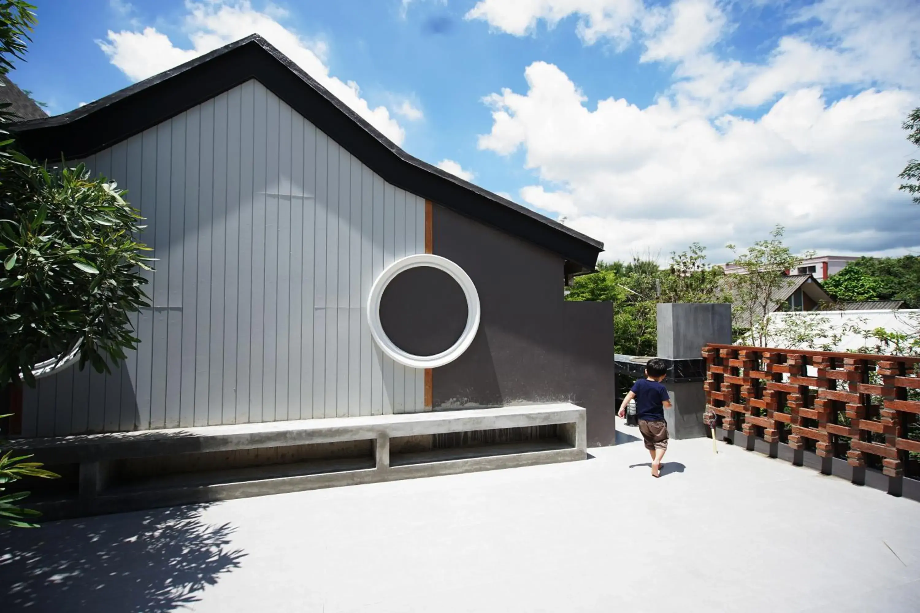 Property building in Yellow Pillow village Property building in Yellow Pillow village